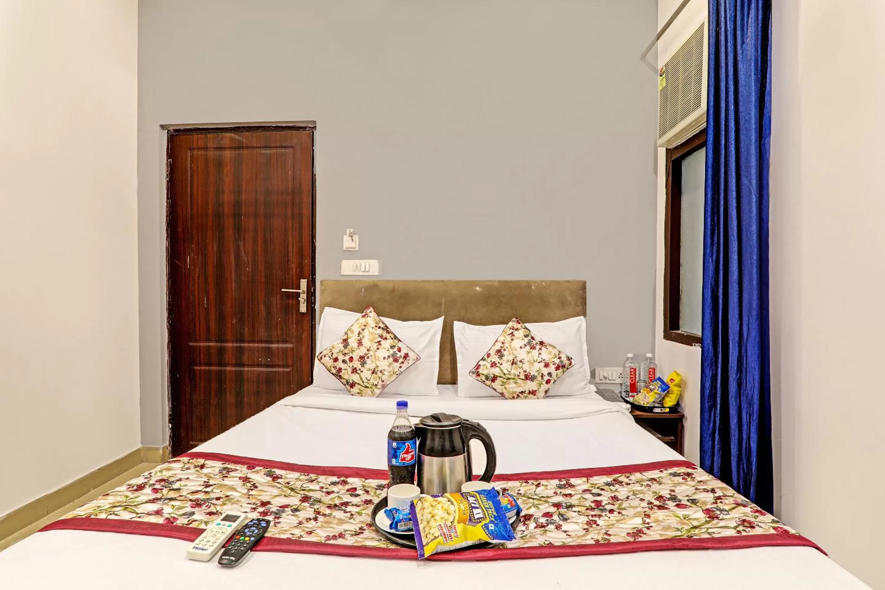 Bed in Hotel Agoura Prime