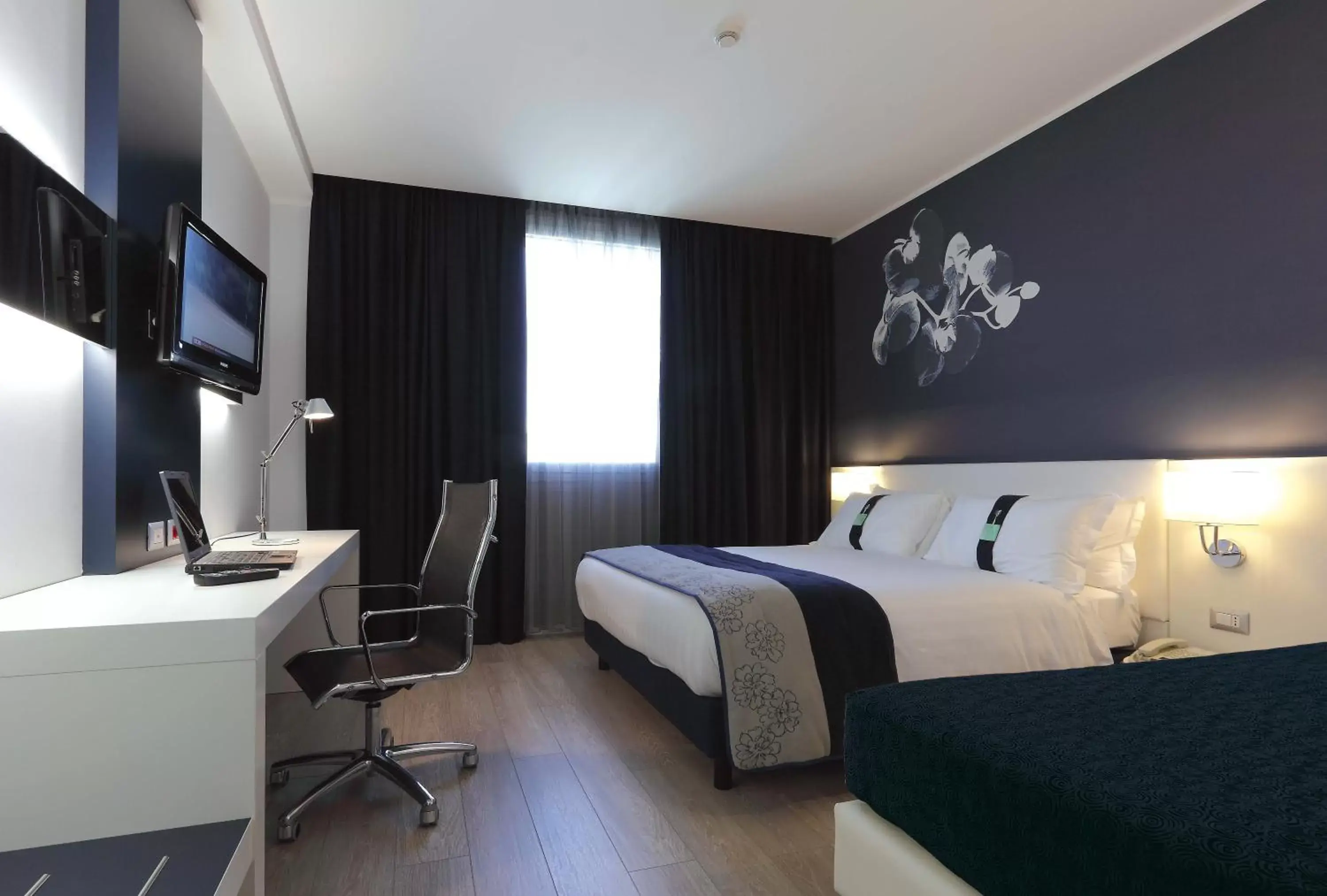 Photo of the whole room, Bed in Holiday Inn Milan Nord Zara, an IHG Hotel