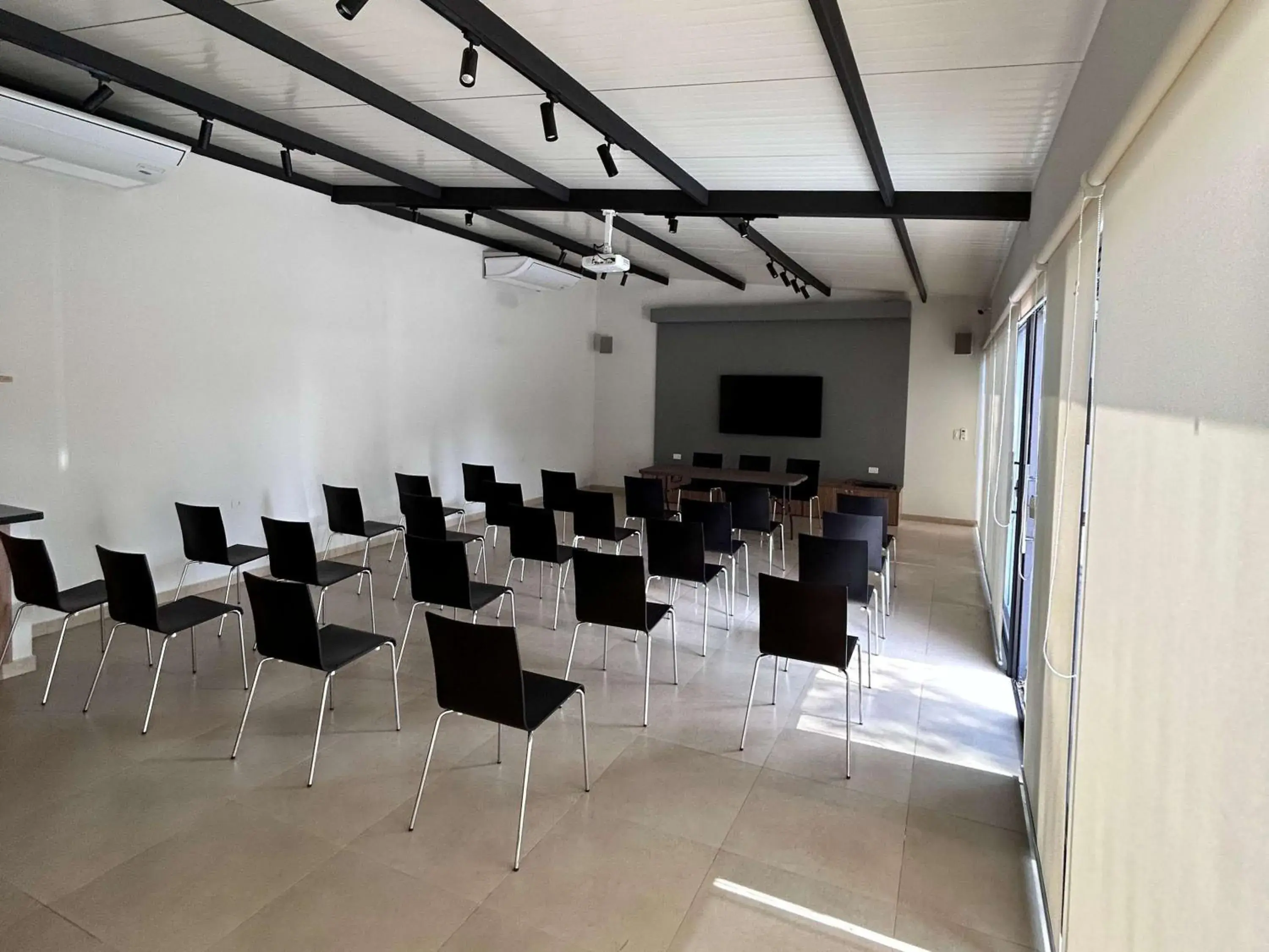 Business facilities in ibis Asuncion