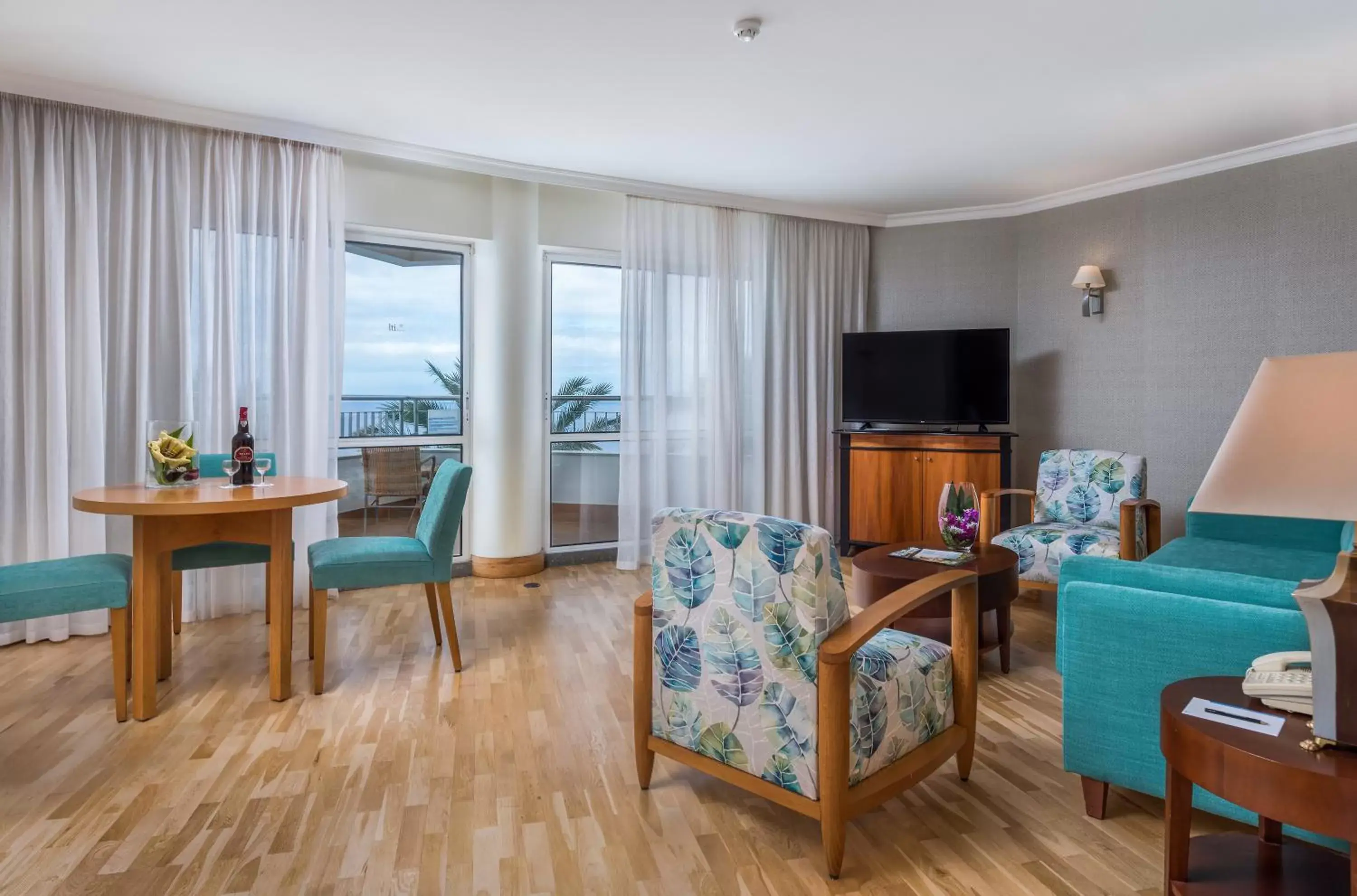 Living room, Seating Area in Pestana Grand Ocean Resort Hotel