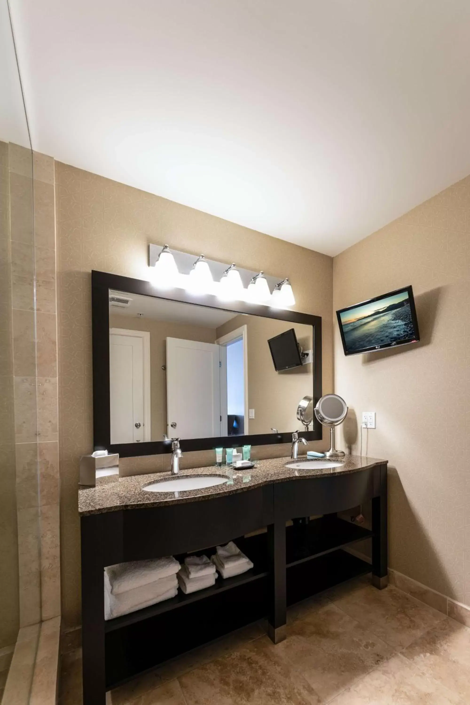 Bathroom in Prestige Oceanfront Resort, WorldHotels Luxury