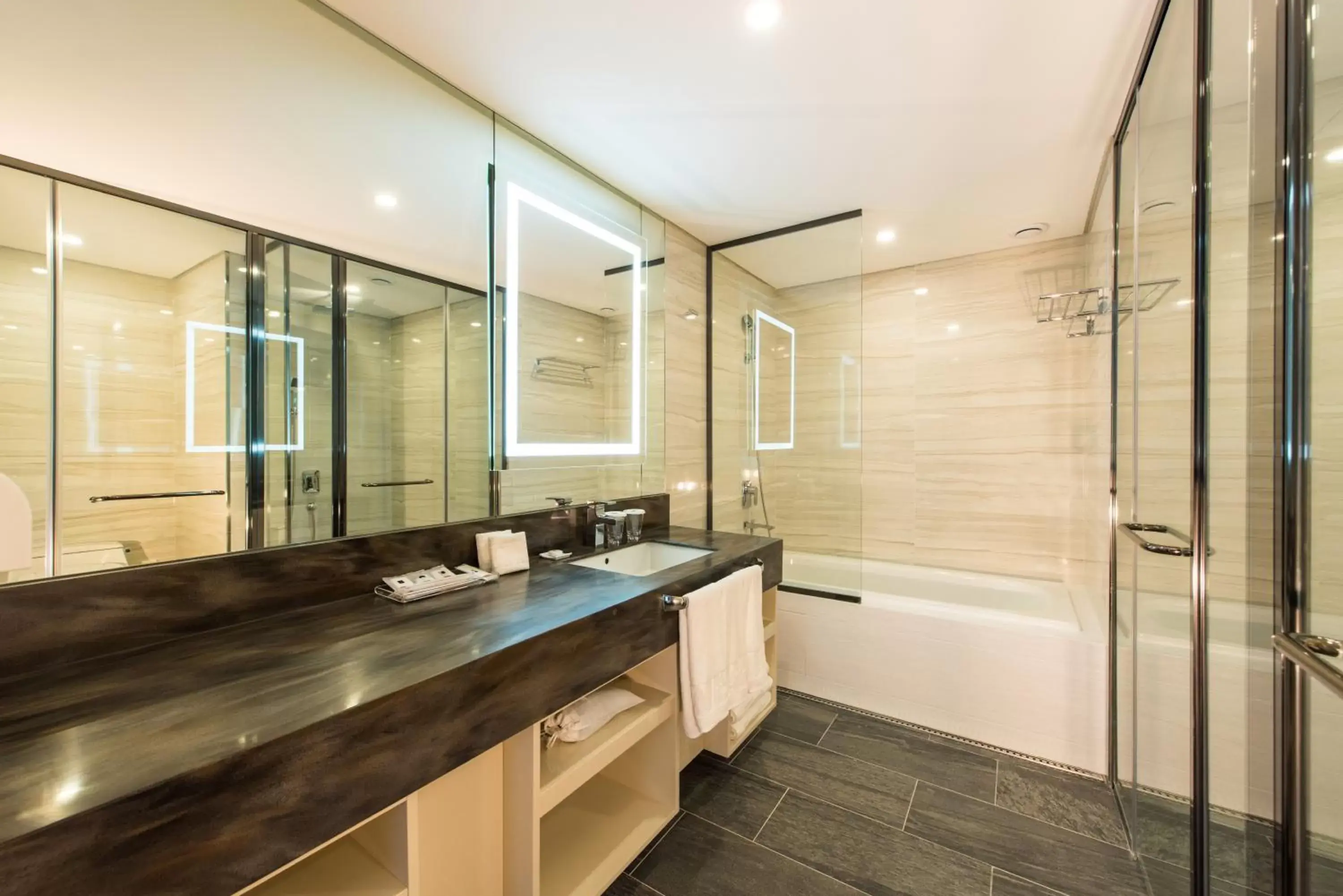 Bathroom in ENA Suite Hotel Namdaemun