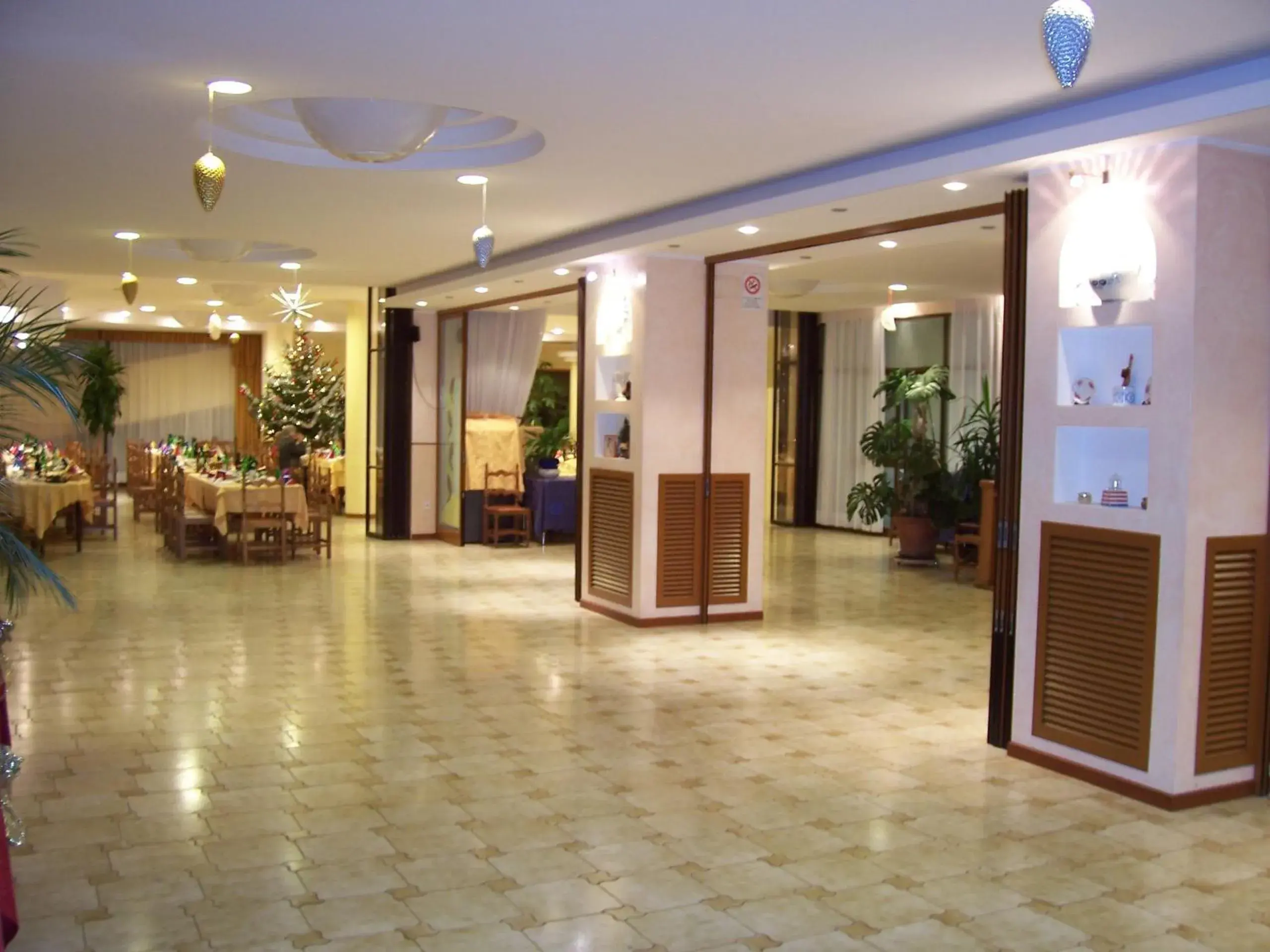 Communal lounge/ TV room, Lobby/Reception in Hotel Marrani