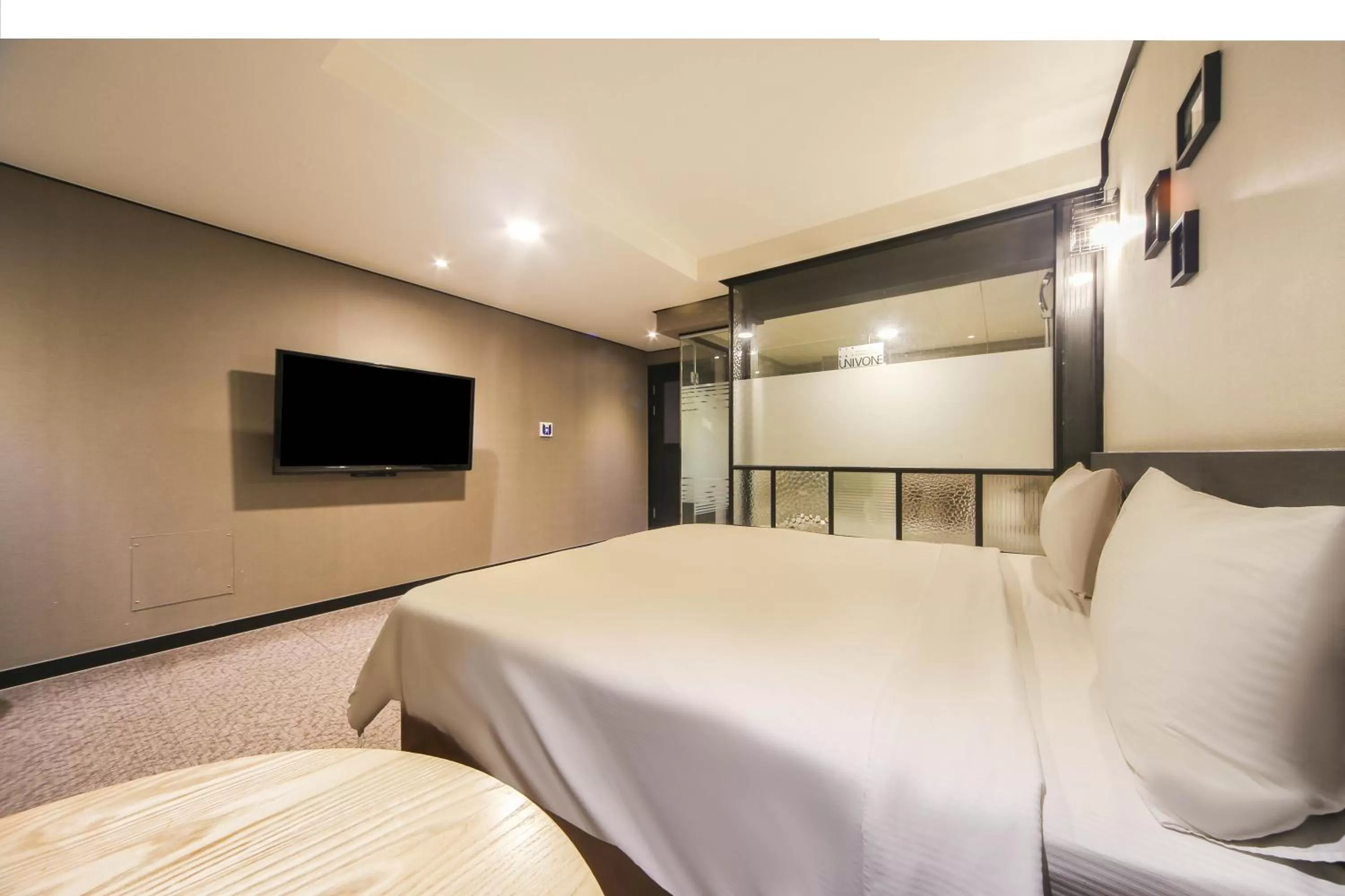 Bedroom, Bed in Elysee Hotel