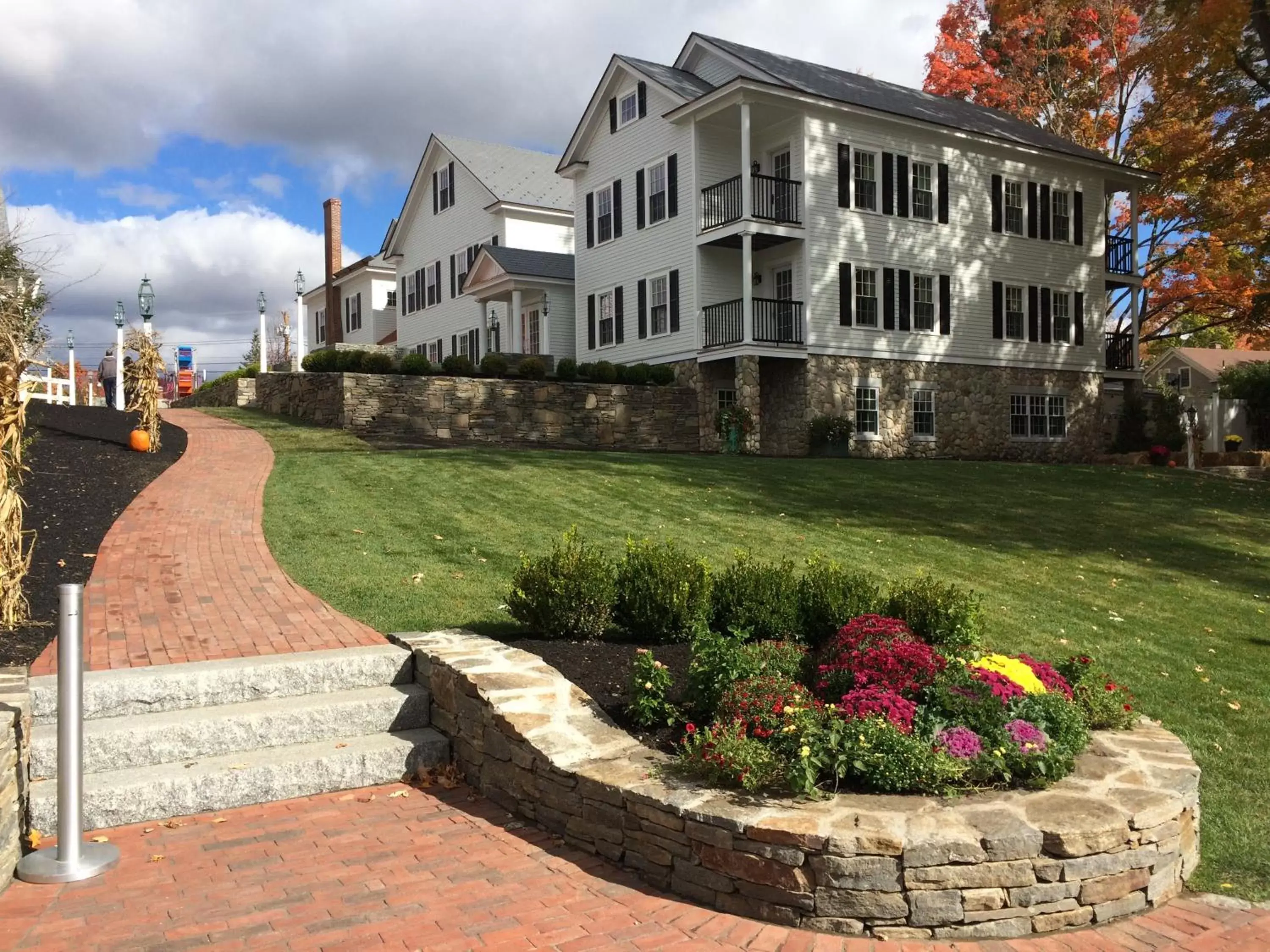 Property Building in Publick House Historic Inn and Country Motor Lodge