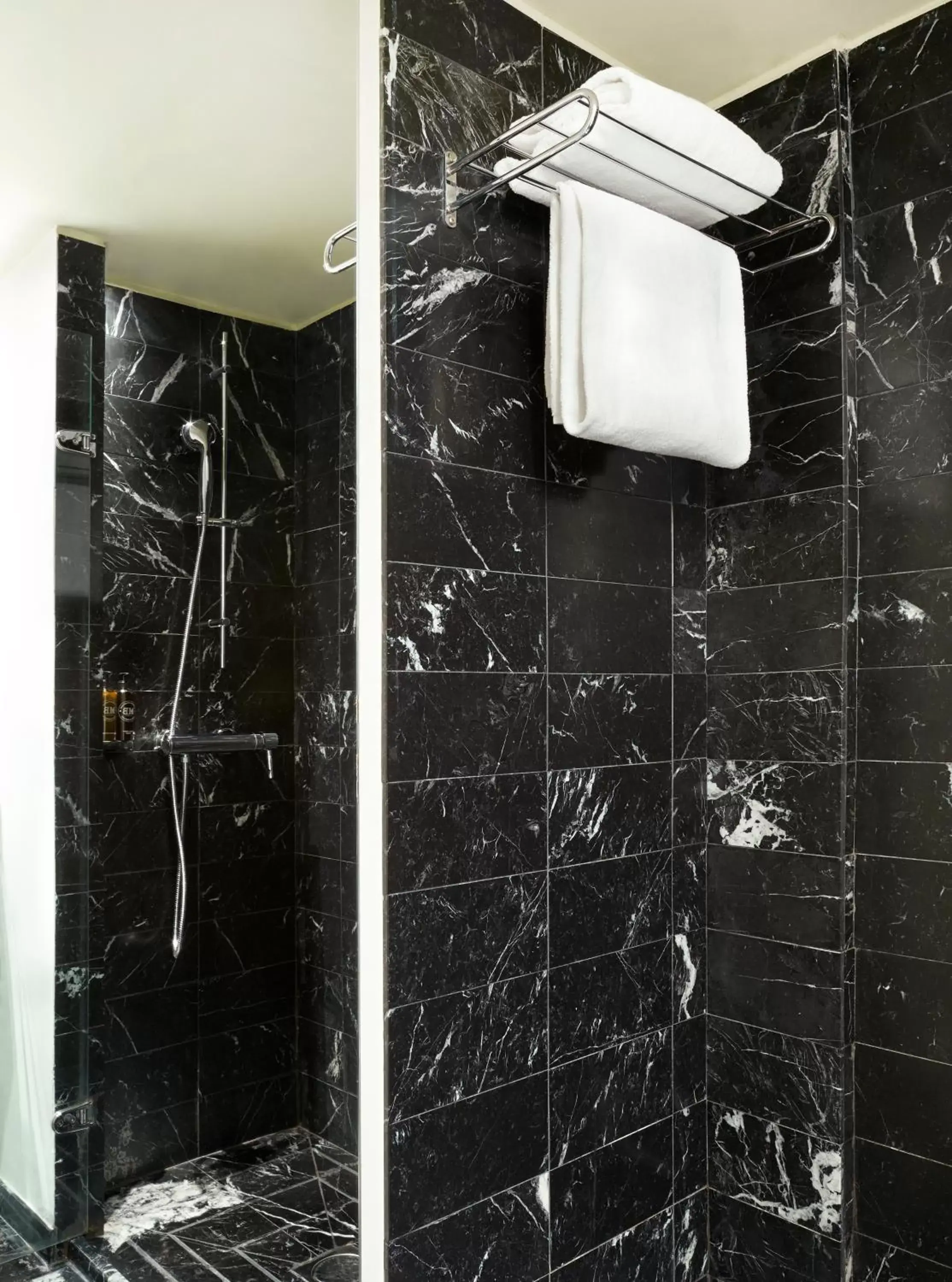 Shower, Bathroom in Hotel Miró