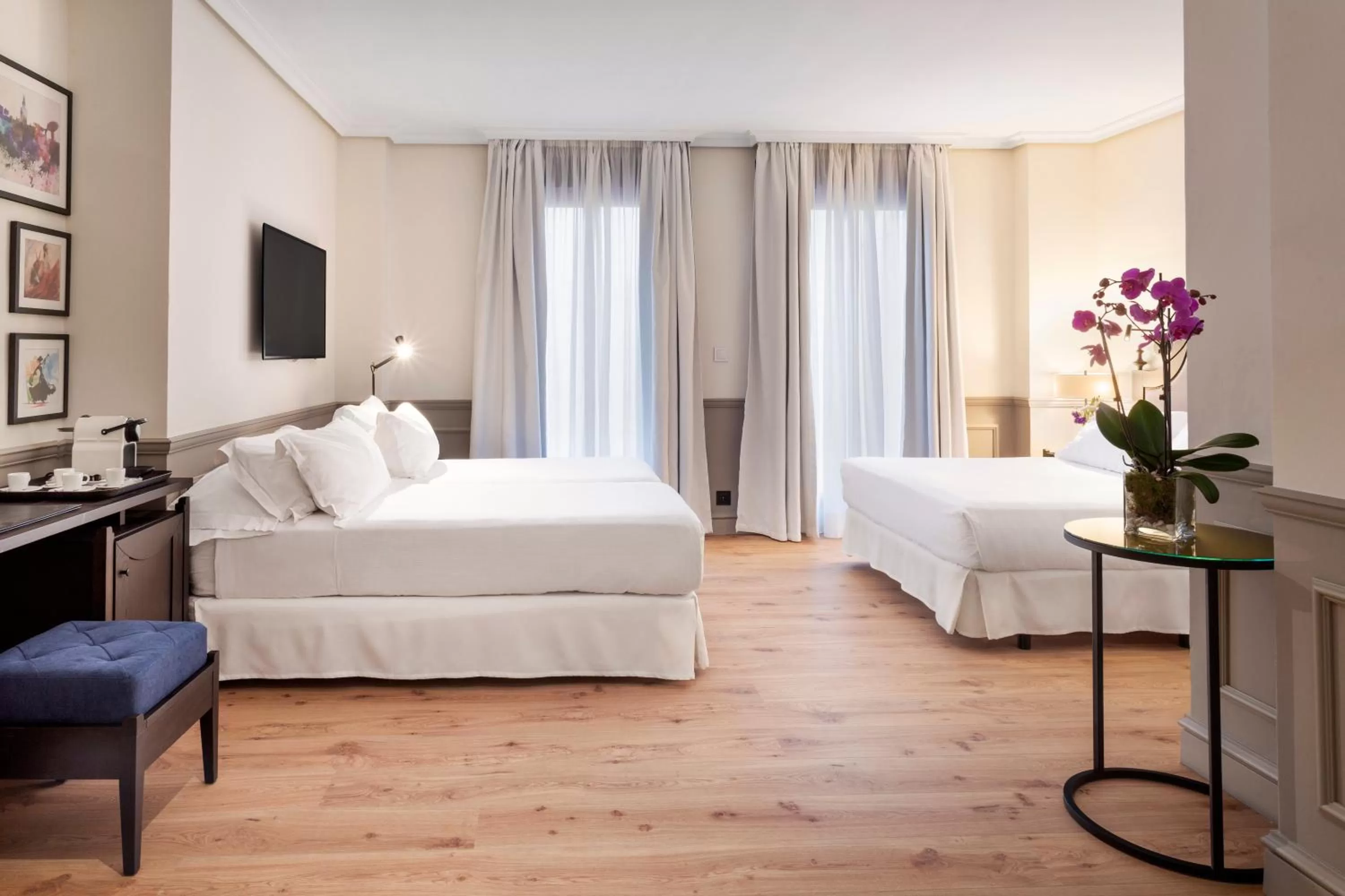 Decorative detail, Bed in H10 Corregidor Boutique Hotel