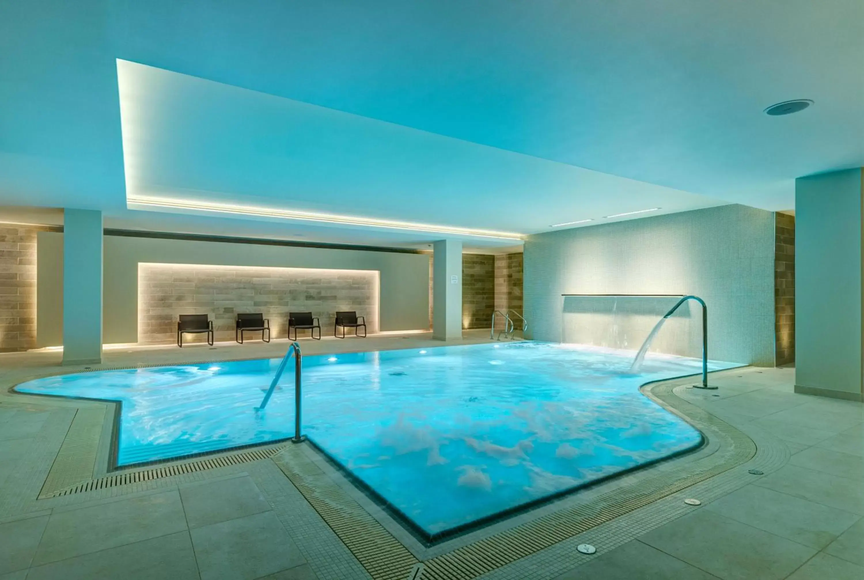 Swimming Pool in Apex City of Bath Hotel