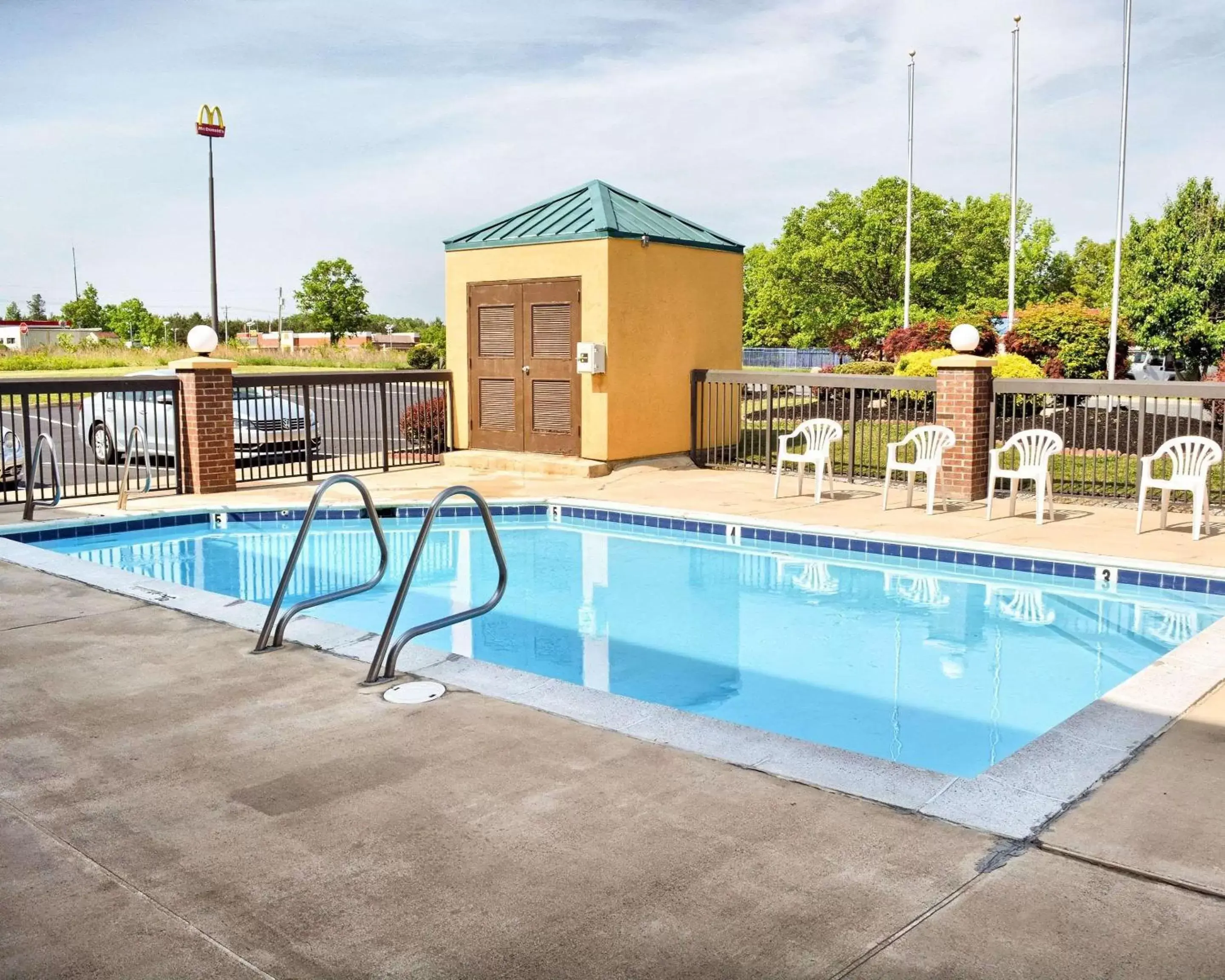 On site, Swimming Pool in Quality Inn Thornburg