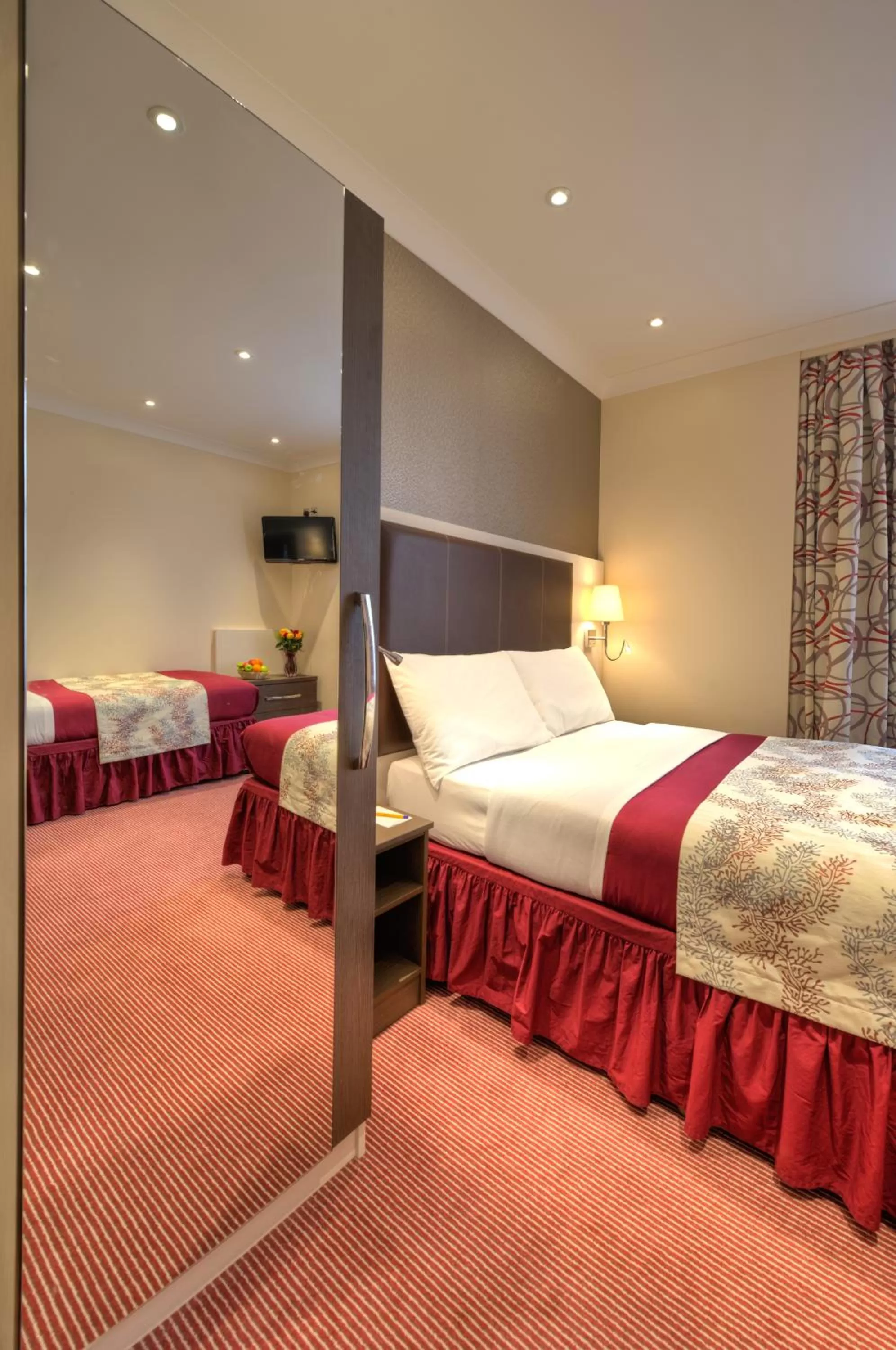 Bed in Best Western Buckingham Palace Rd