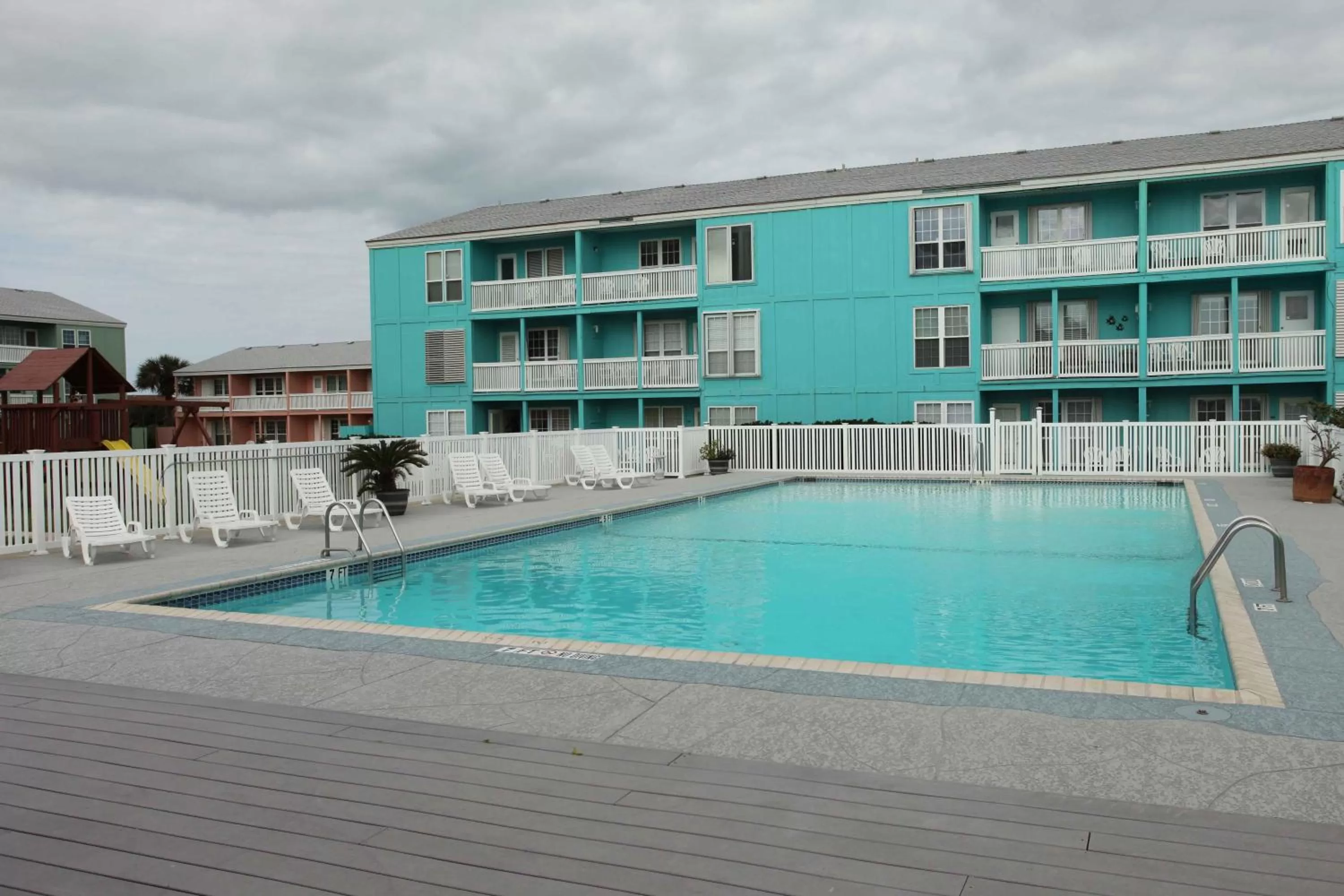 Swimming pool in Executive Keys Condominiums on the Beach