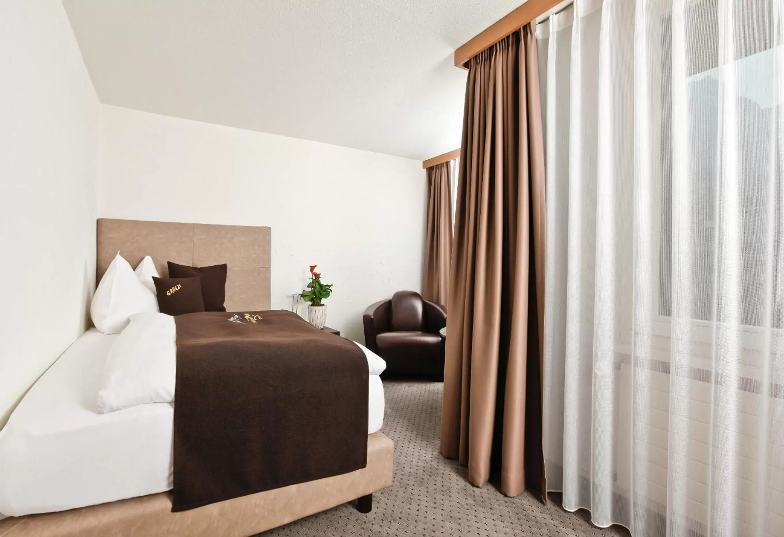 Photo of the whole room, Bed in Seehotel Pilatus