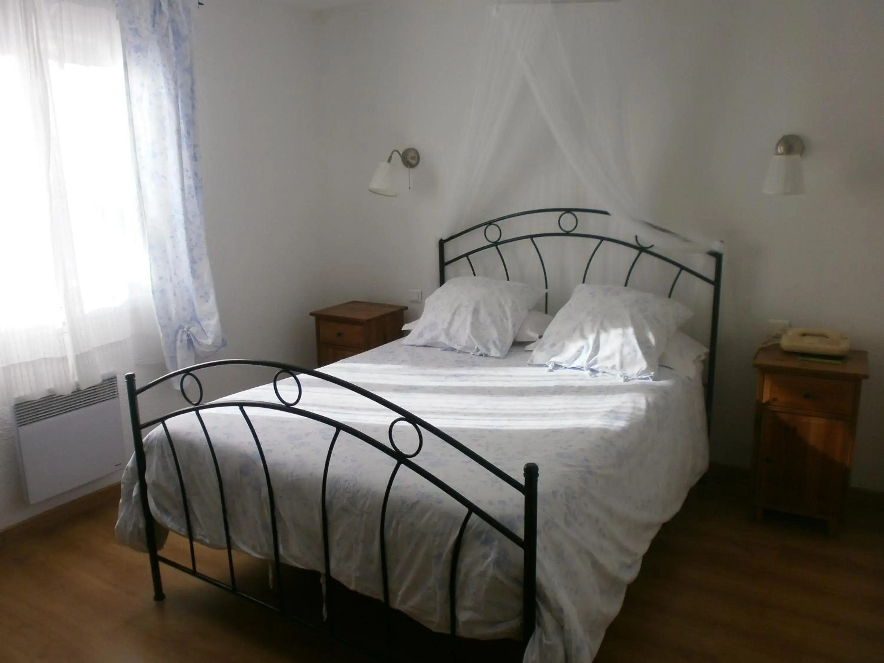 Bedroom, Bed in Hôtel Le Clos des Pins