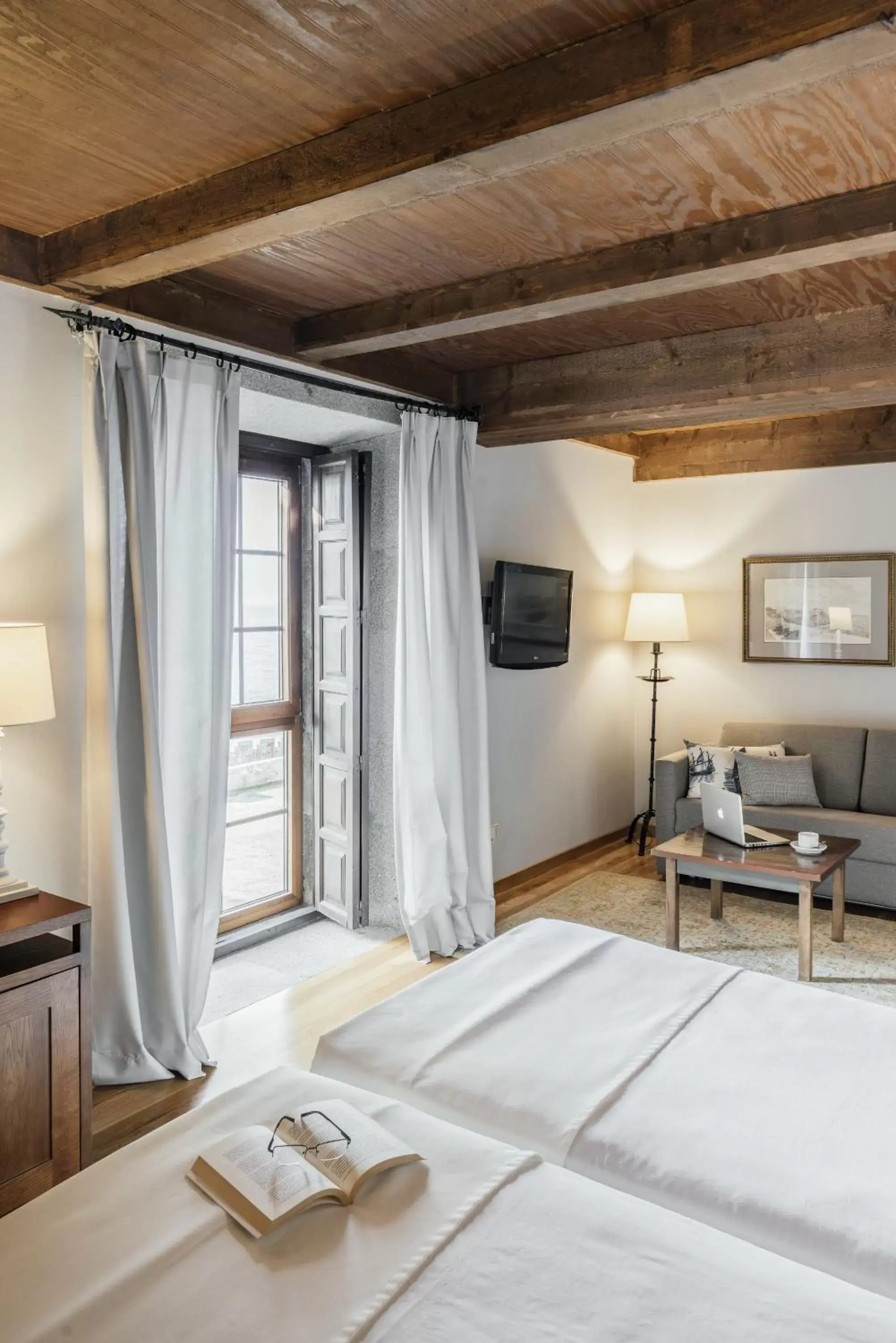 Photo of the whole room, Bed in Parador de Baiona Photo of the whole room, Bed in Parador de Baiona