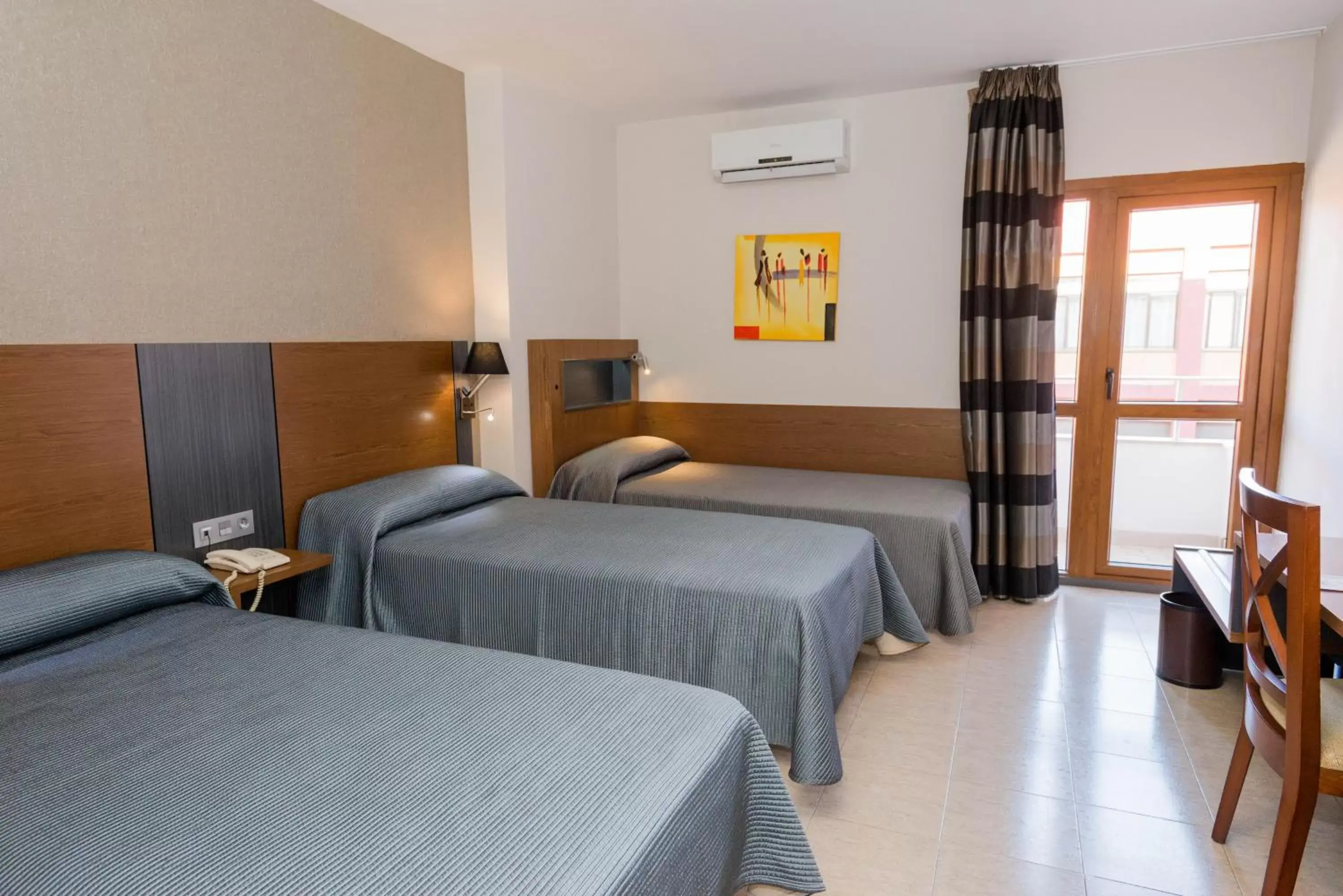 Photo of the whole room, Bed in Hotel Regio Cádiz