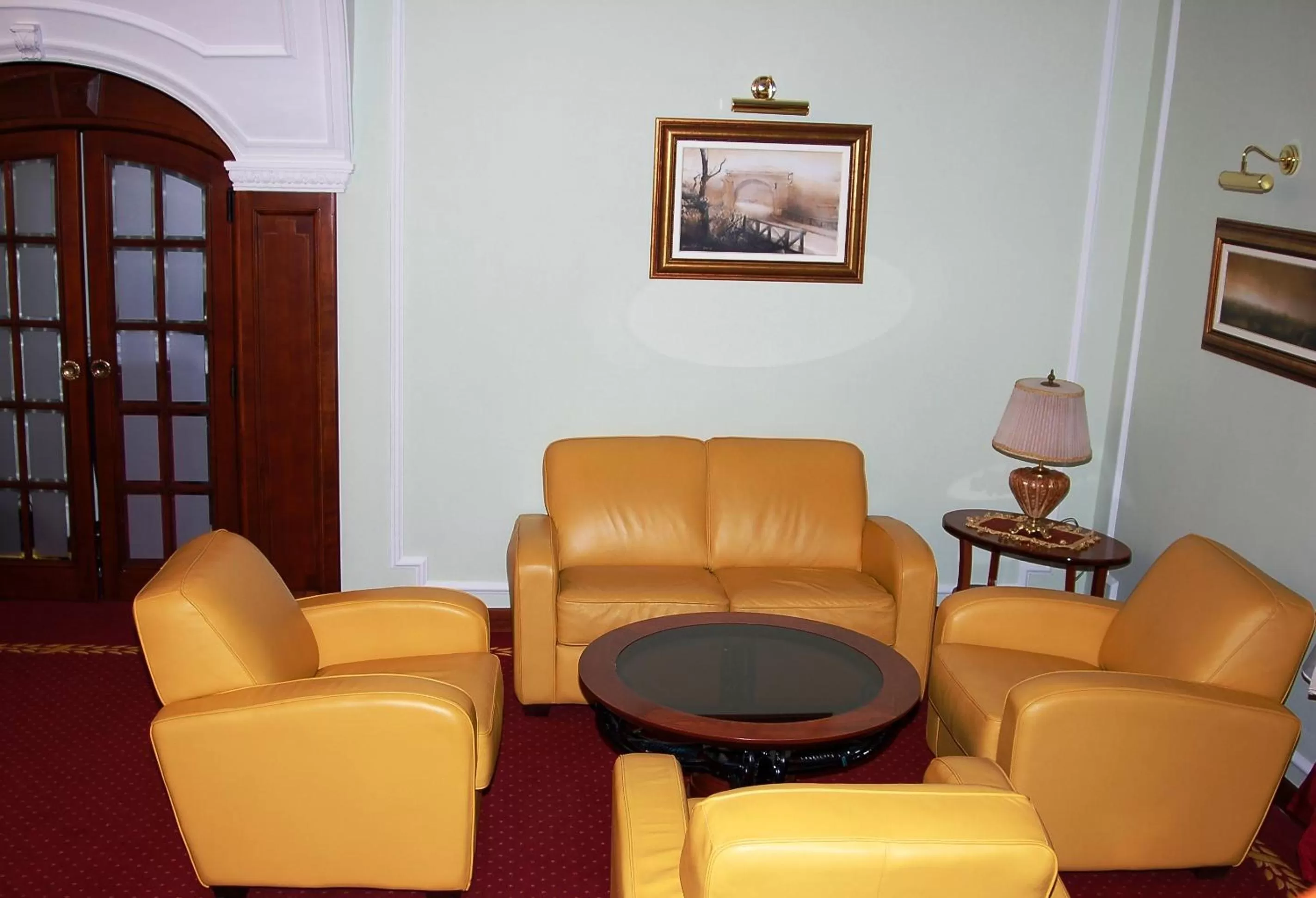 Communal lounge/ TV room in Garni Hotel Leopold I