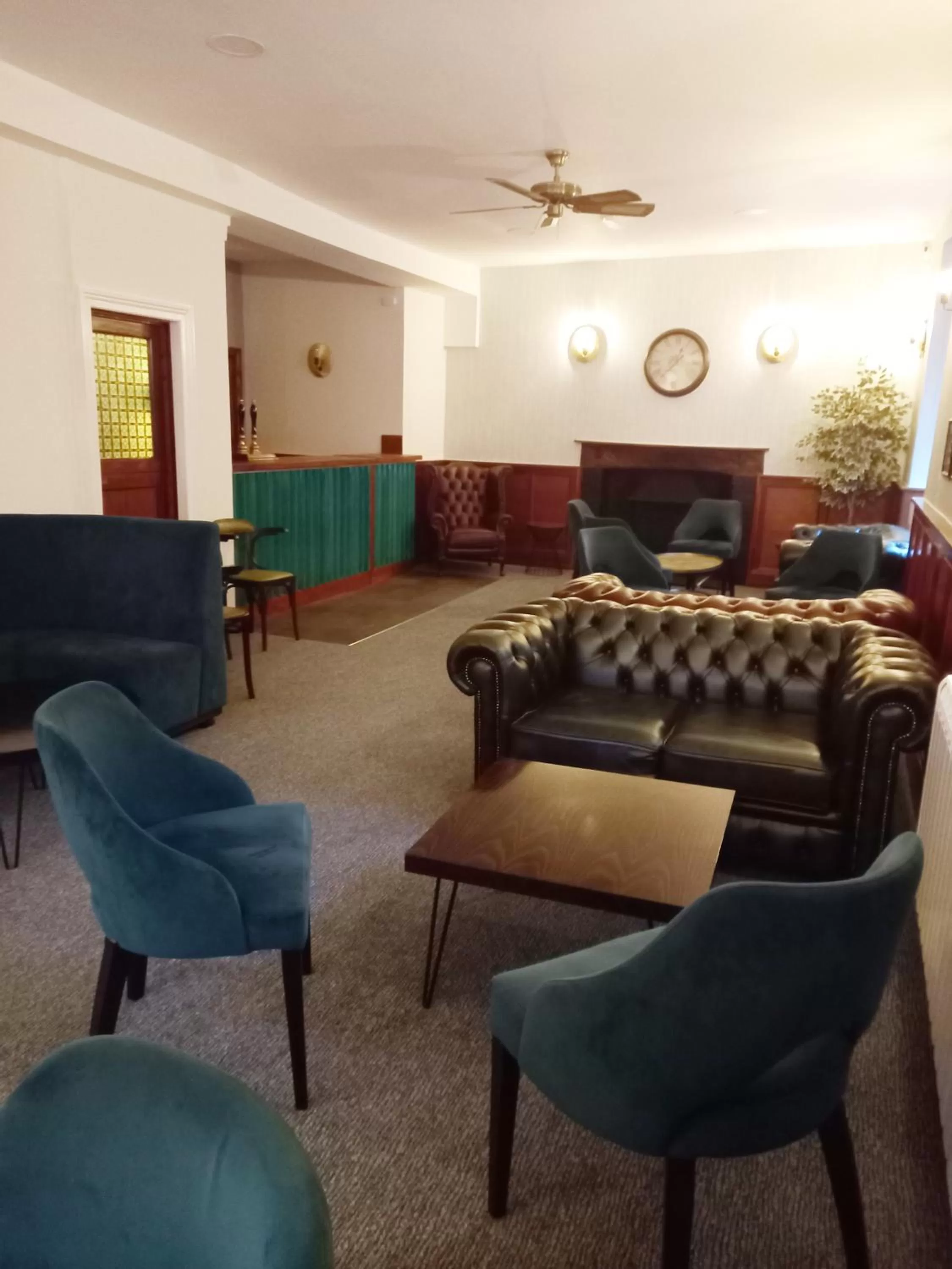 Lounge or bar in Royal Sportsman Hotel