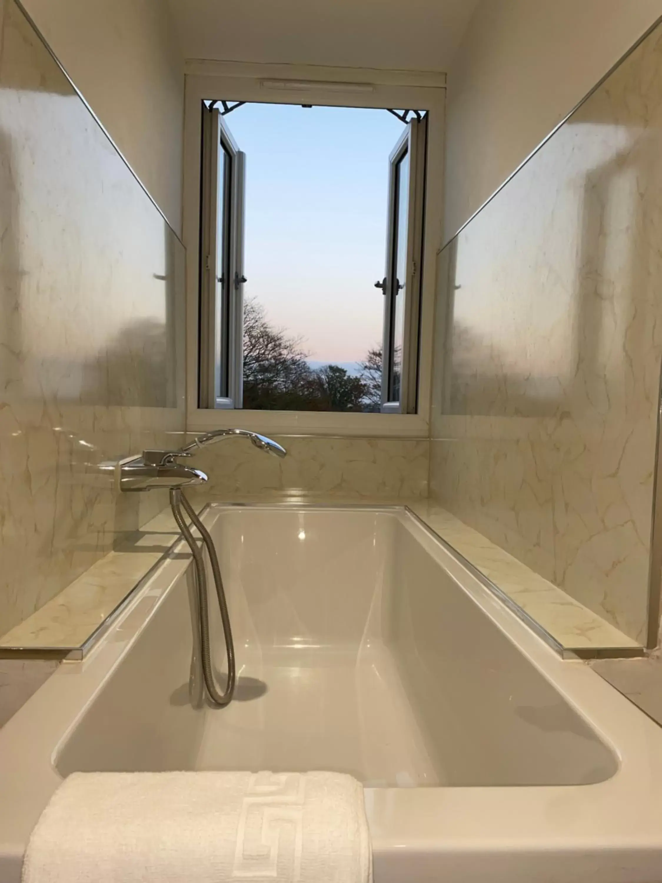 Bath, Bathroom in Woodhouse Farm Lodge