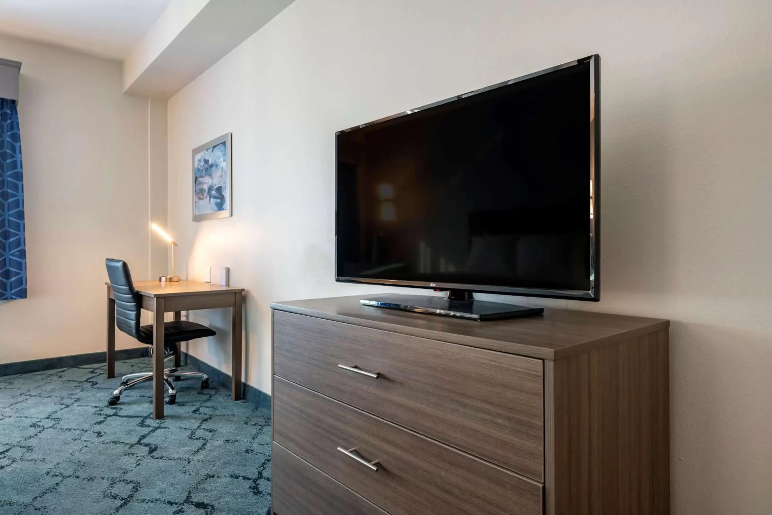 Photo of the whole room, TV/Entertainment Center in Best Western Plus Lakeland