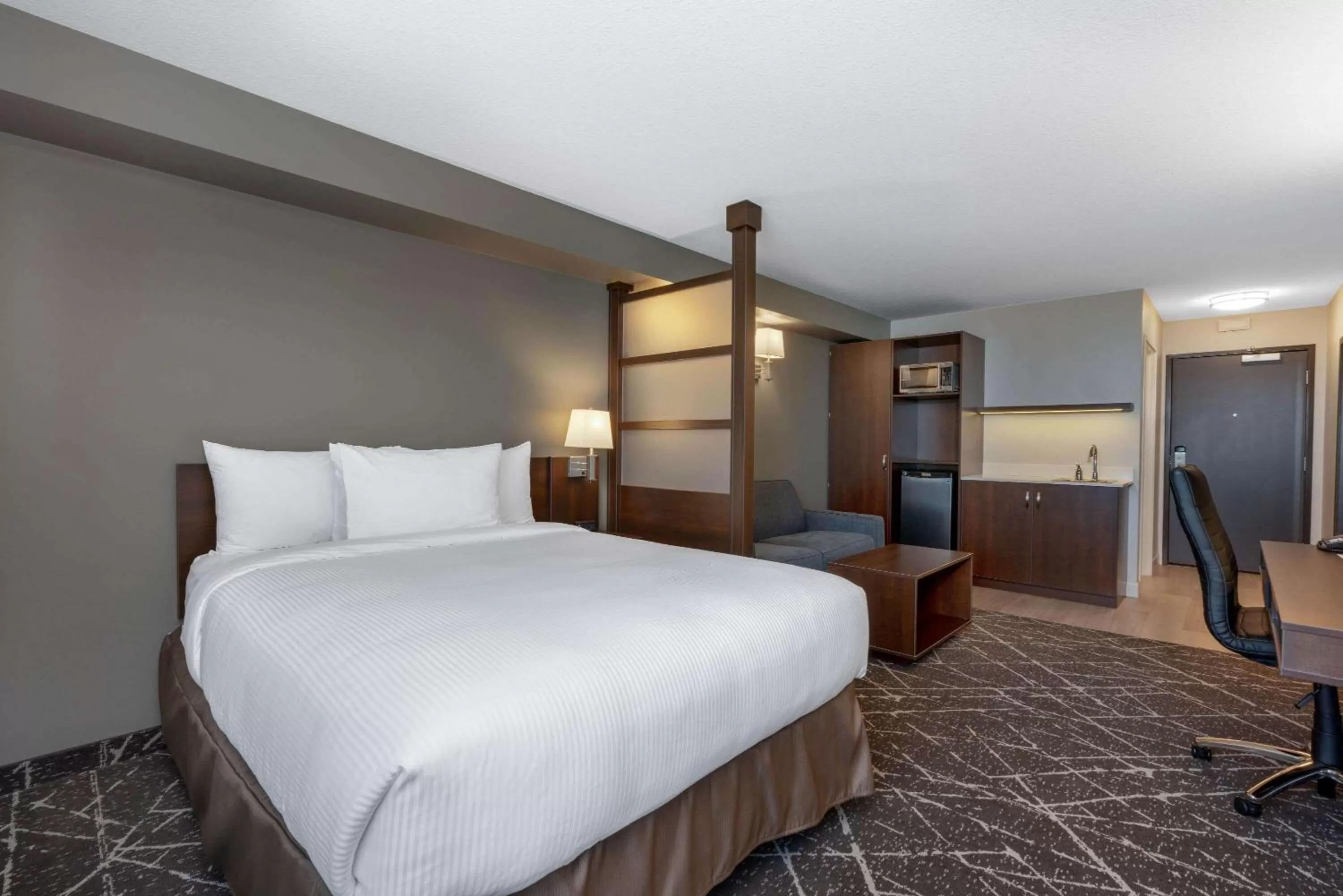 Photo of the whole room, Bed in Microtel Inn & Suites by Wyndham Portage La Prairie