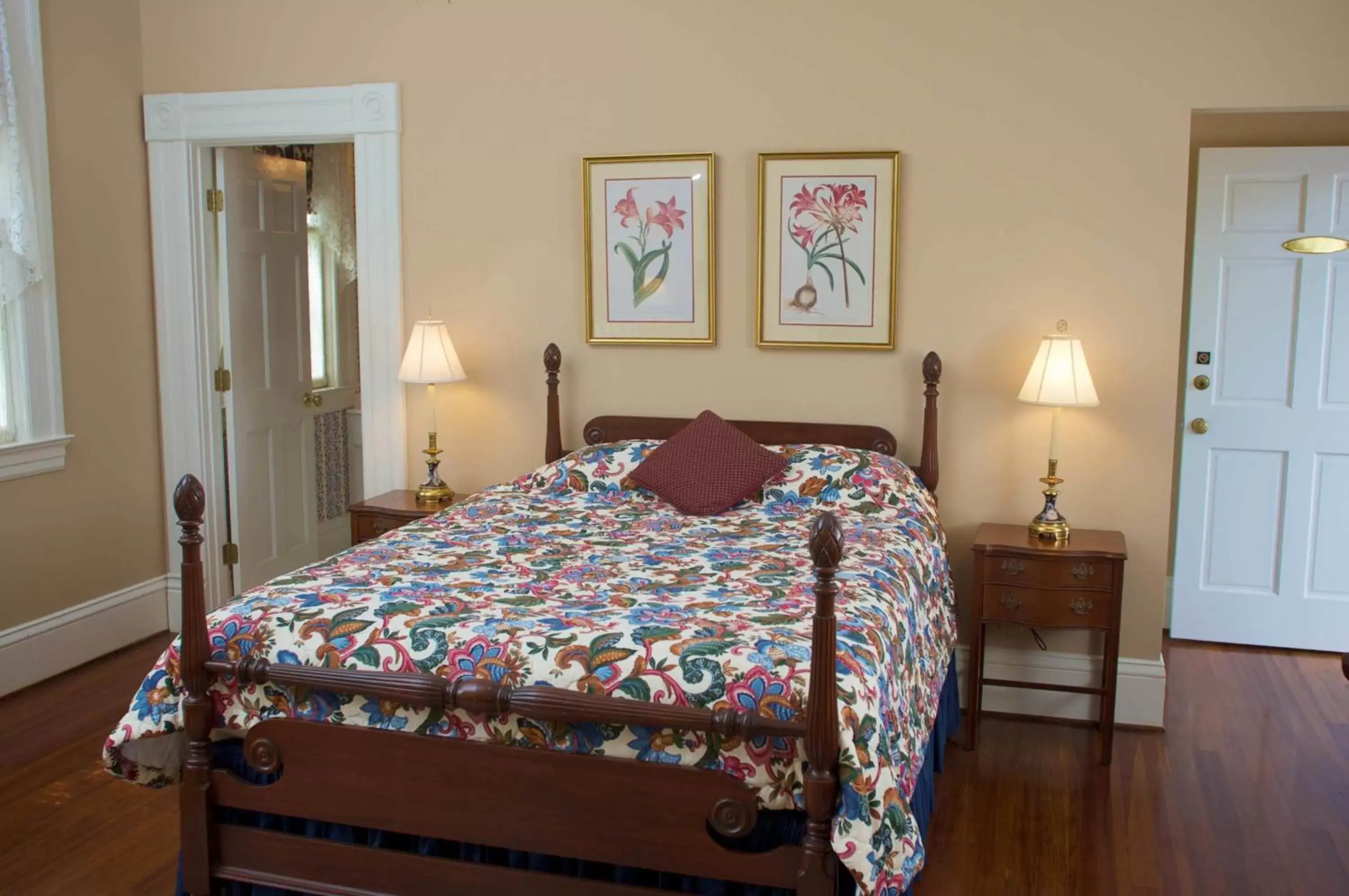 Bed in Lookaway Inn