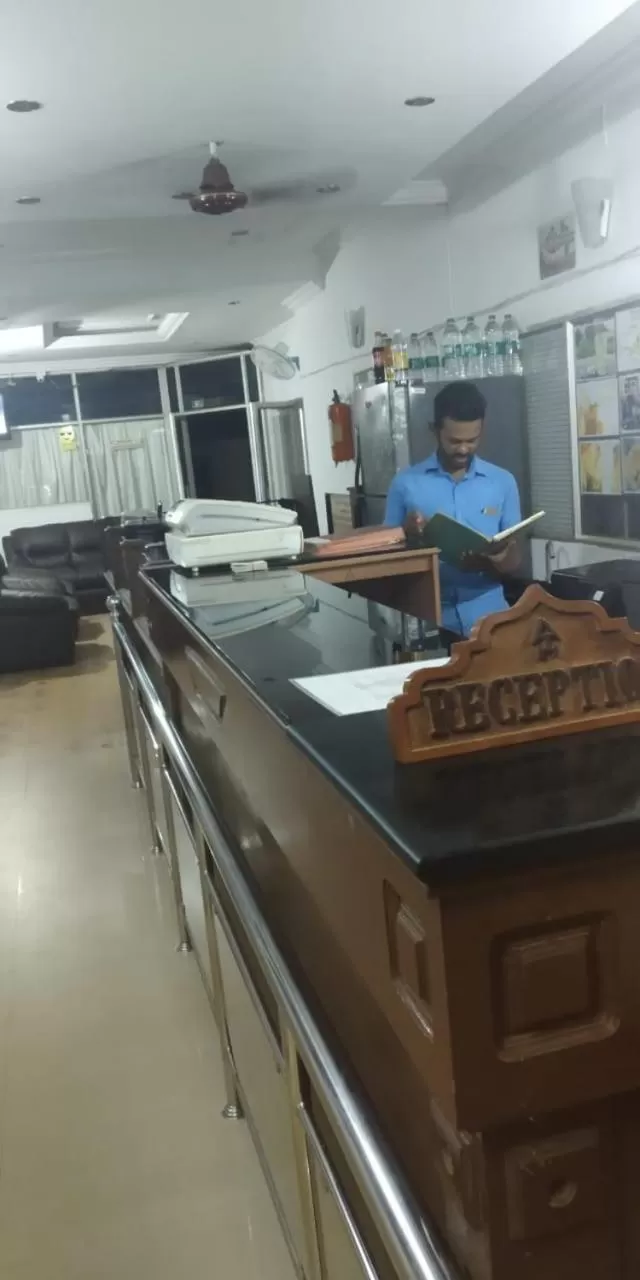 Staff in Anandan Tourist Home