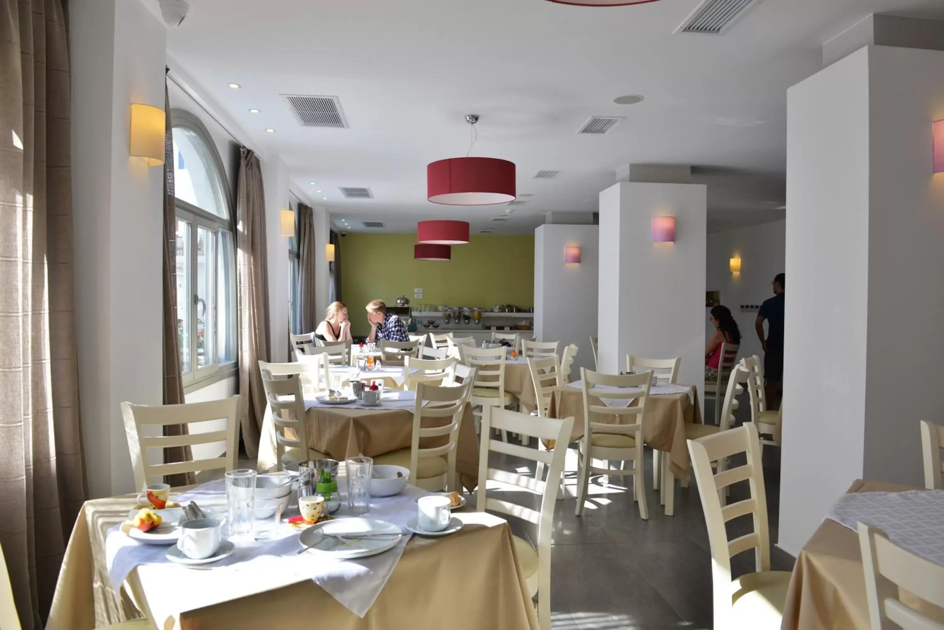 Restaurant/Places to Eat in Xenia Hotel