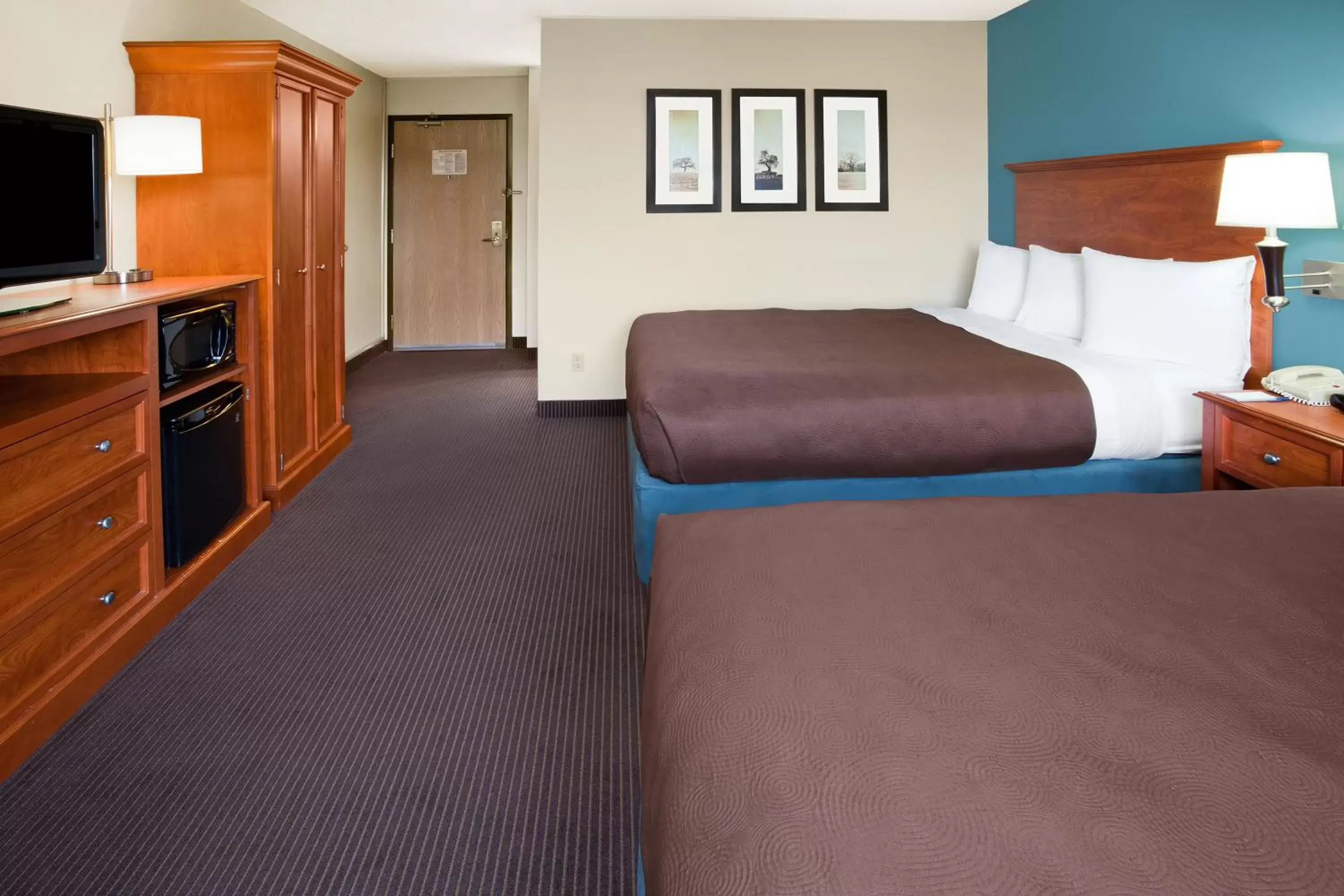 Photo of the whole room, Bed in AmericInn by Wyndham Chanhassen