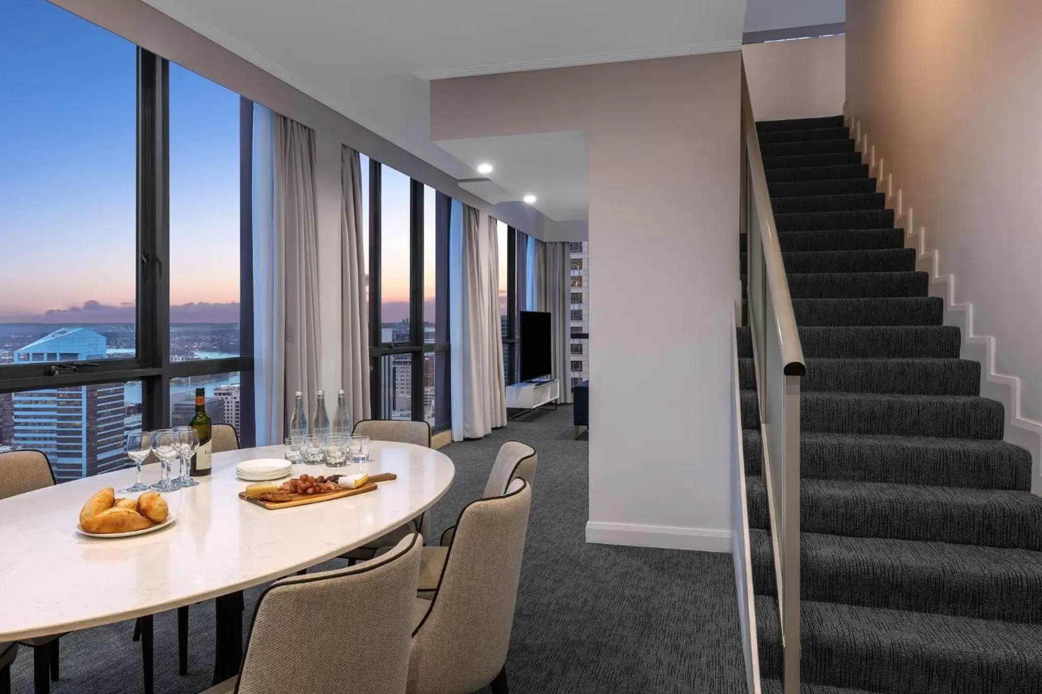 Dining Area in Meriton Suites Pitt Street, Sydney