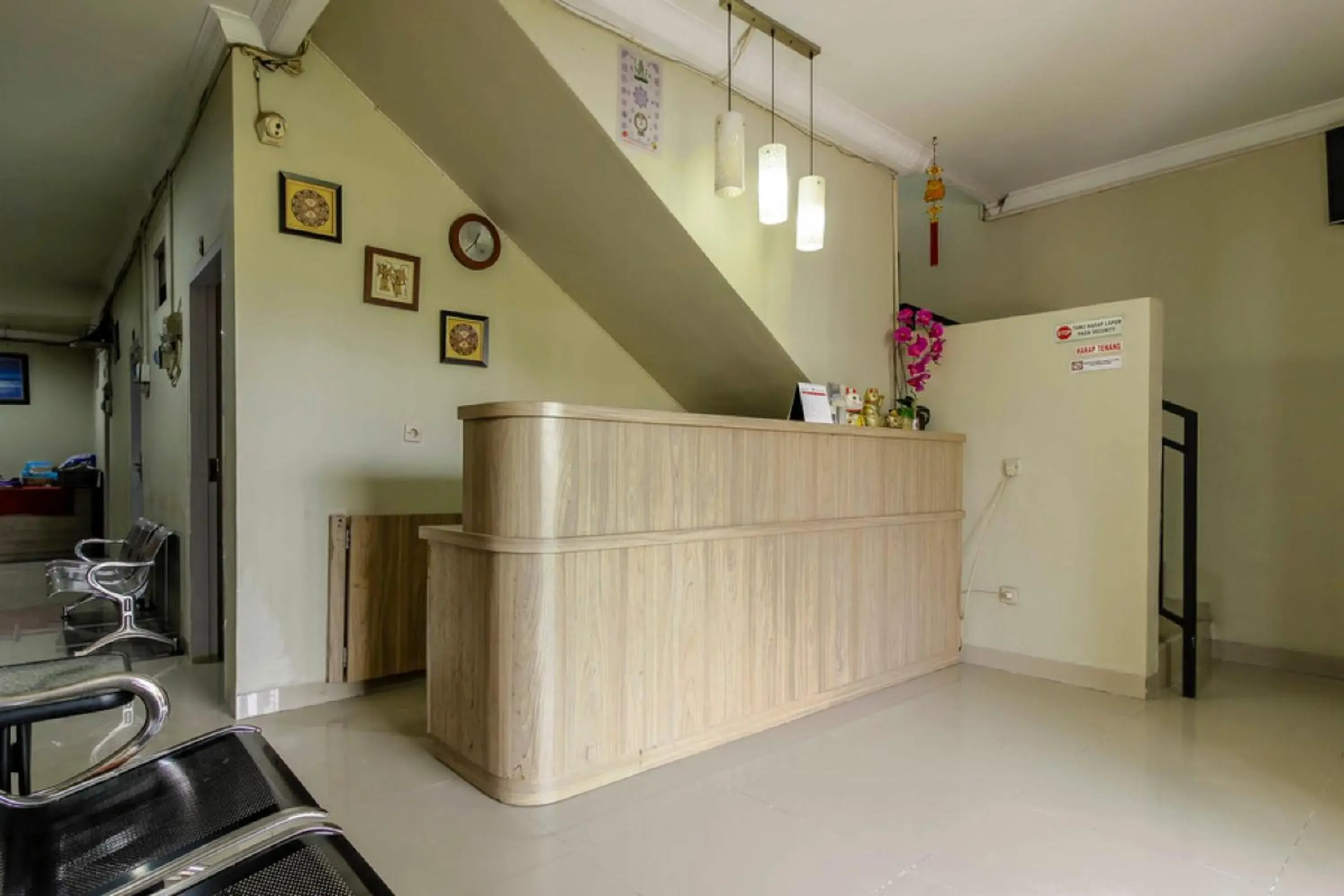 Lobby or reception in RedDoorz Plus near Lippo Cikarang Mall Lobby or reception in RedDoorz Plus near Lippo Cikarang Mall