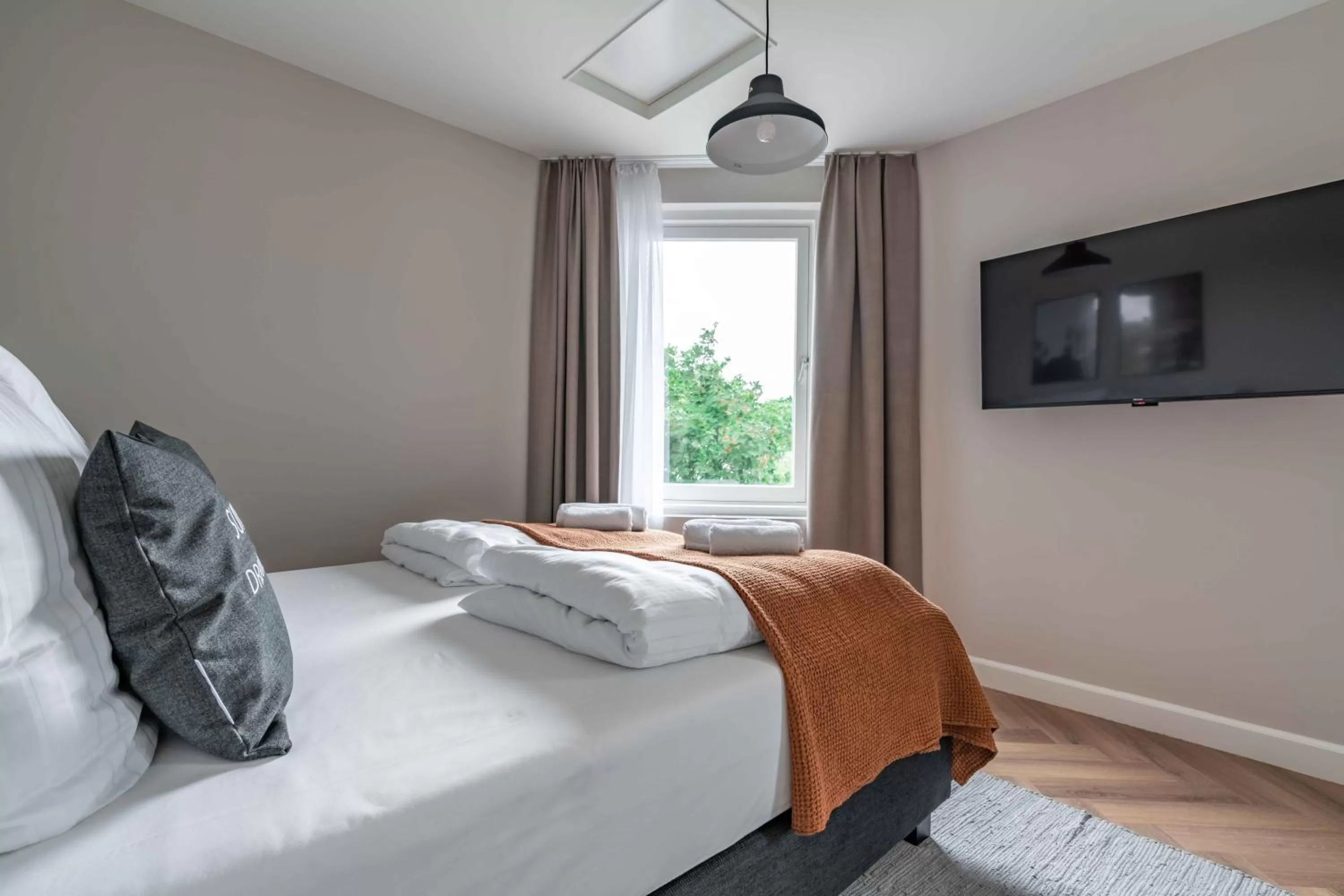 Bed in Limehome The Hague Keizerstraat