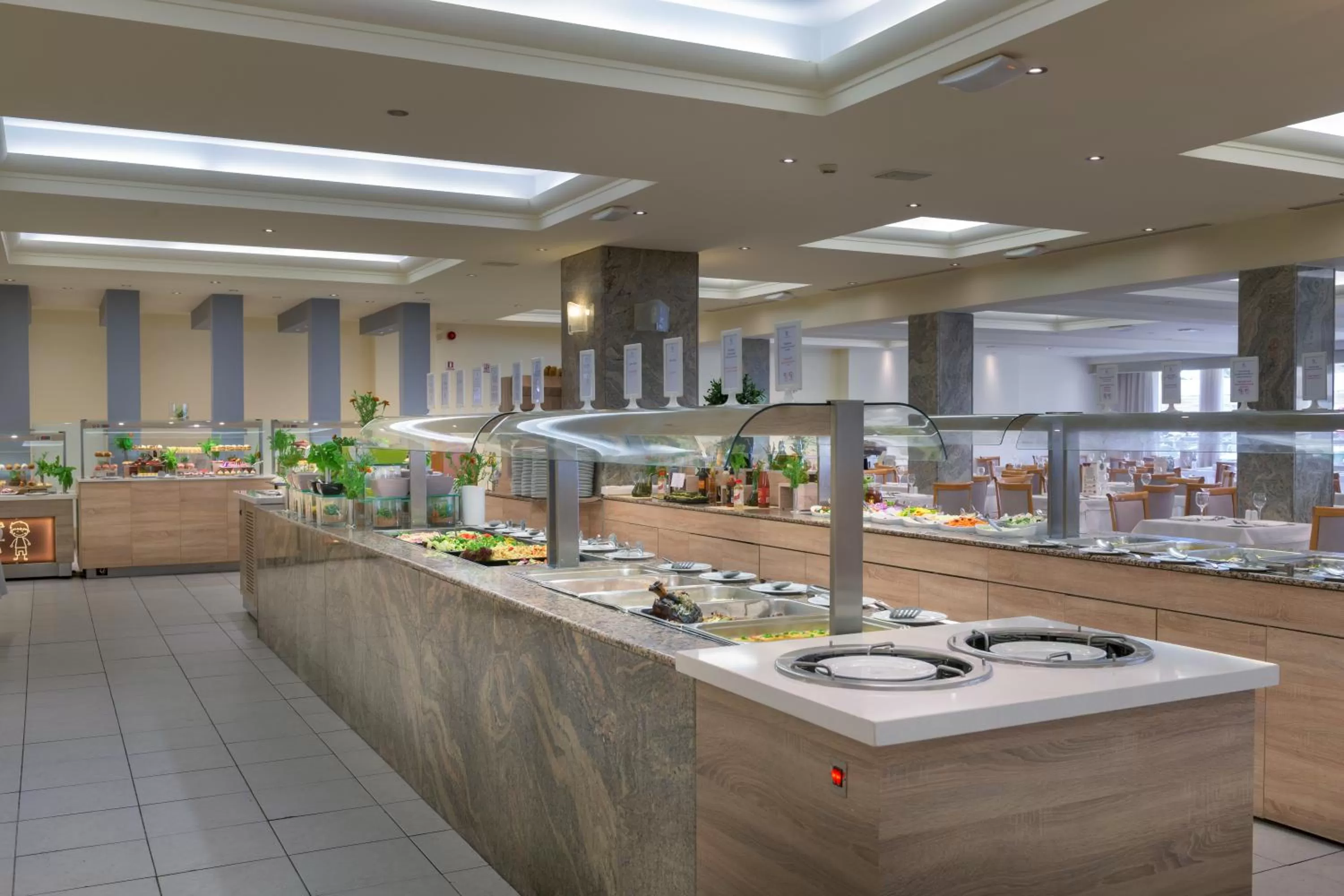 Restaurant/places to eat in Sun Beach Resort