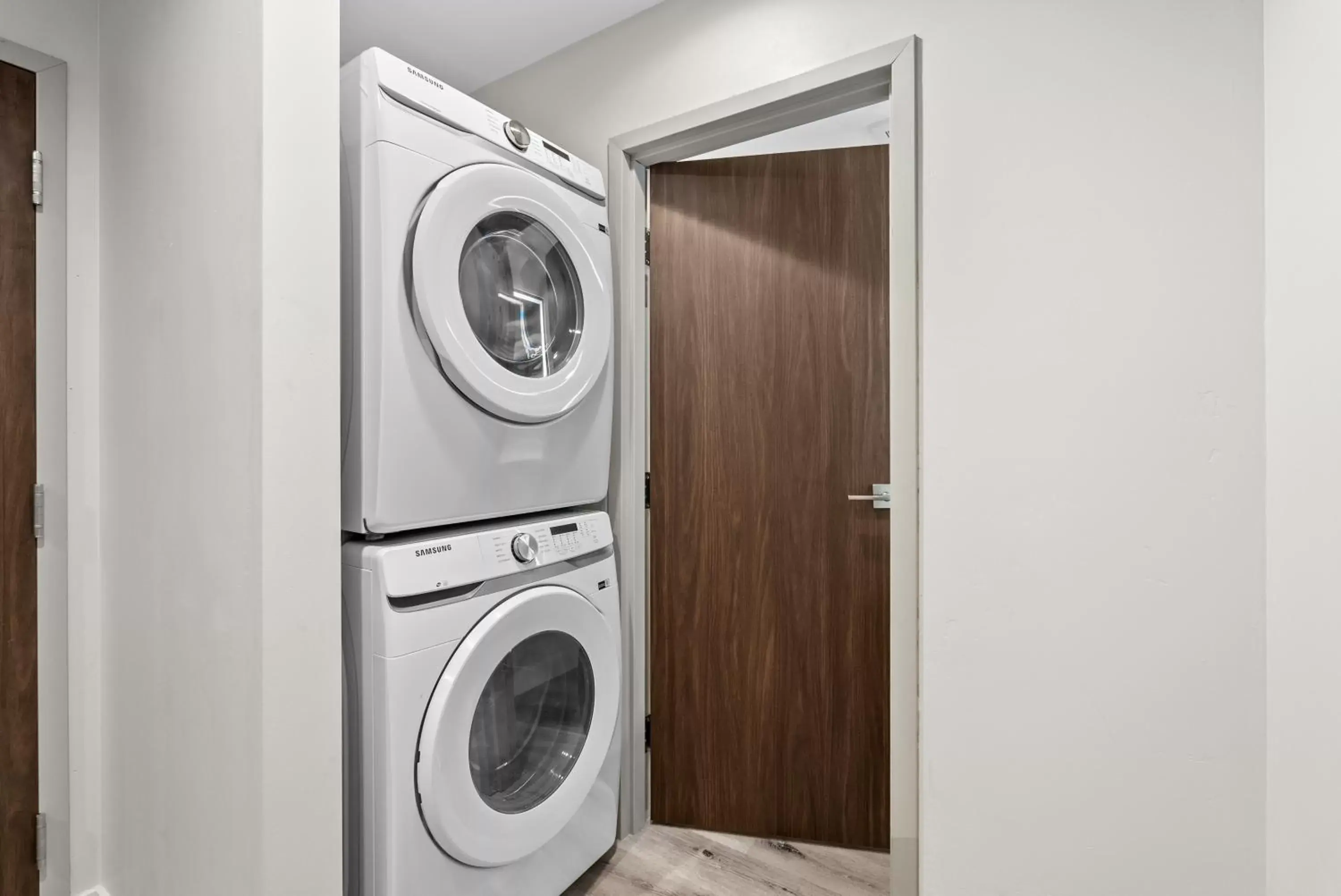 Kitchen/Kitchenette in Cedar Street Hotel & Suites