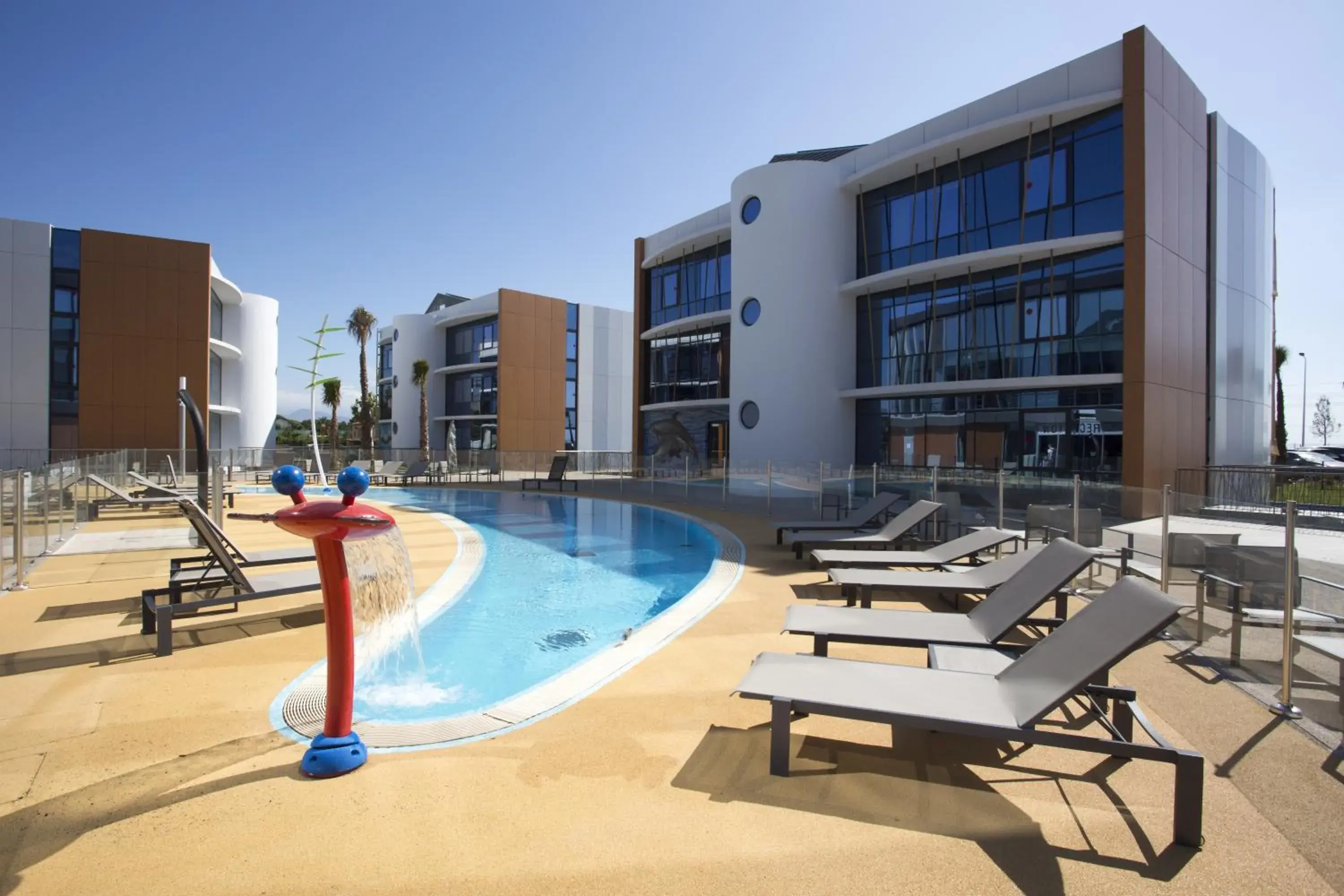 Property building, Swimming Pool in Marineland Hôtel