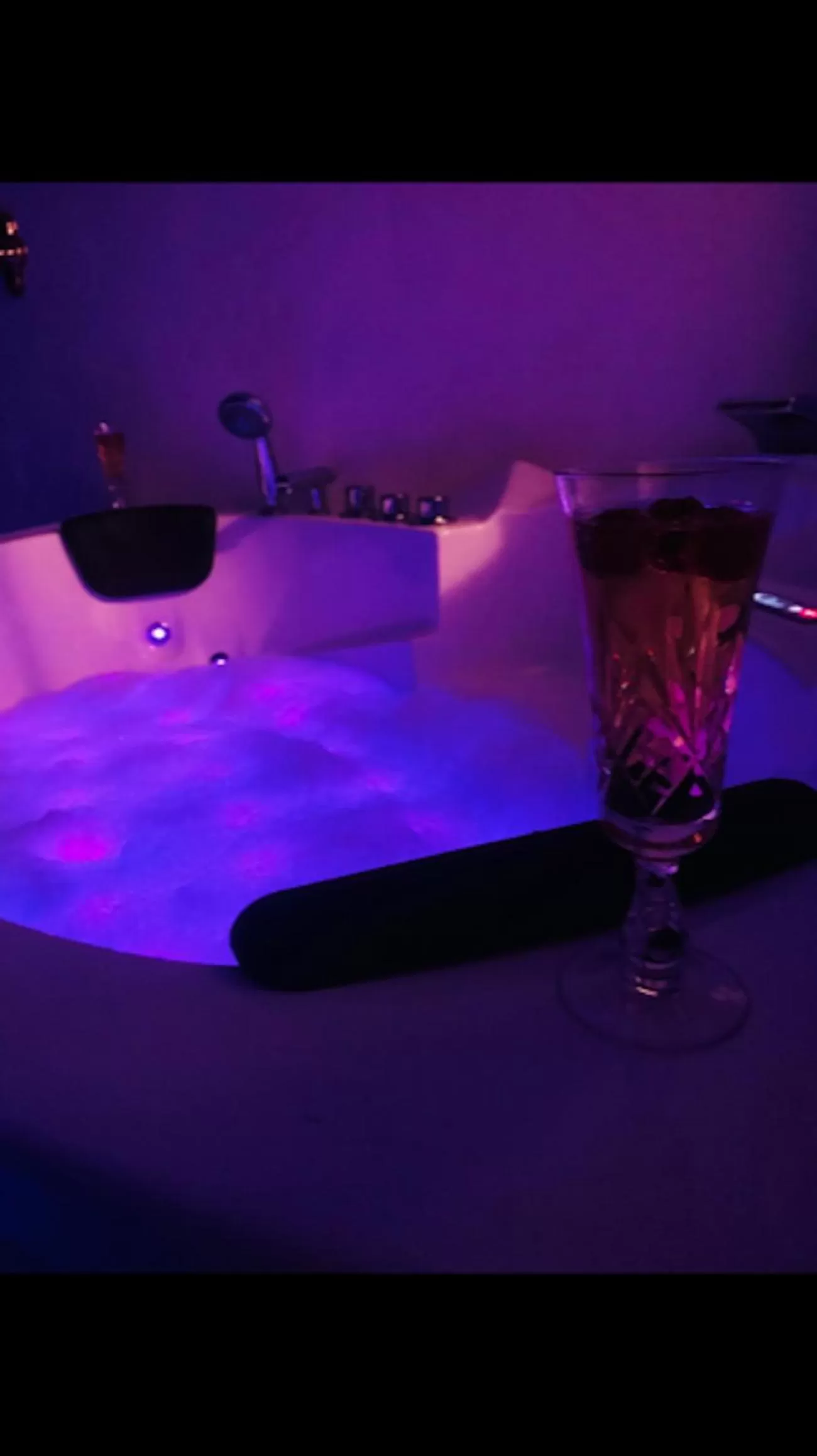 Hot Tub, Bed in villa santa rita