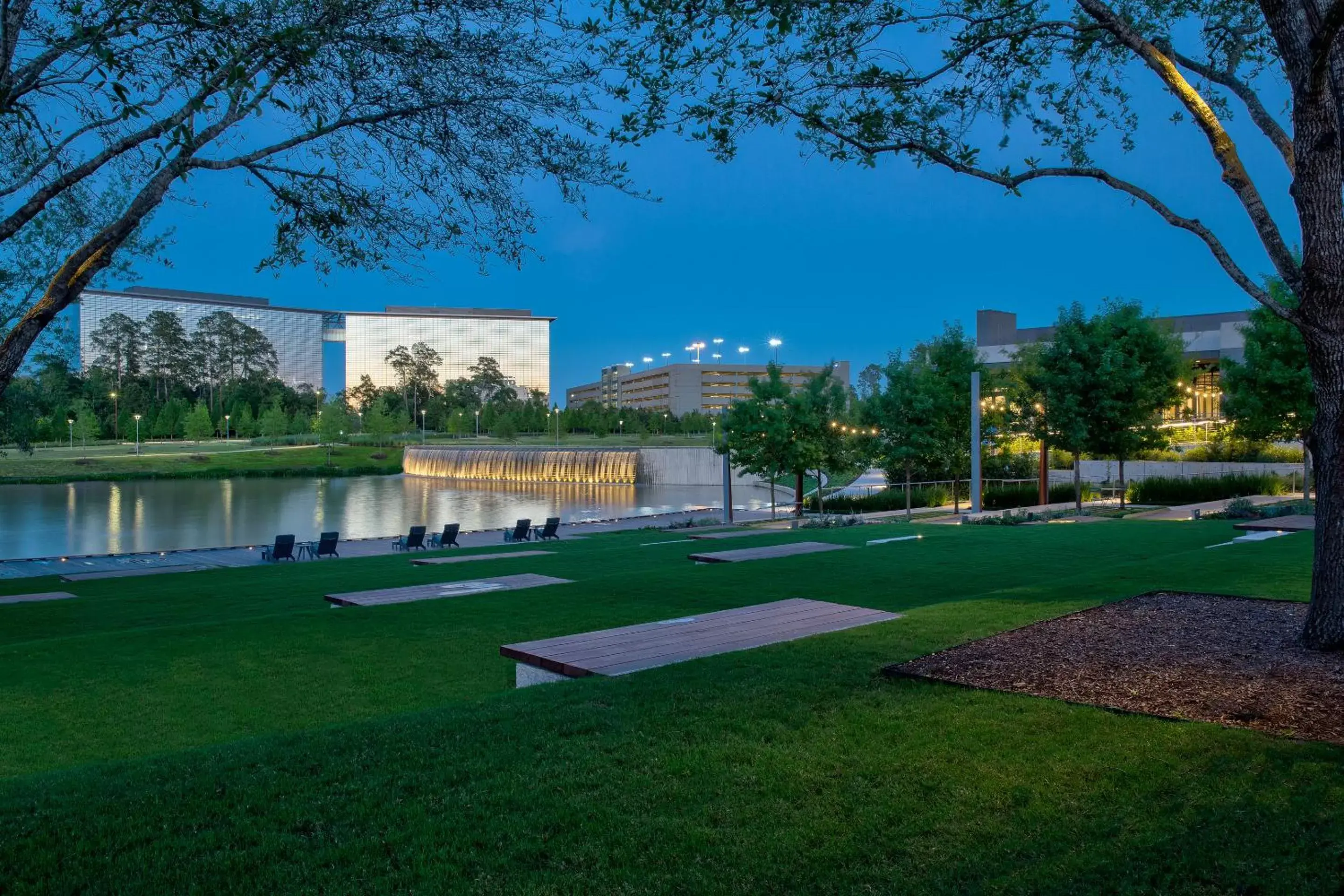 Lake view in Houston CityPlace Marriott at Springwoods Village