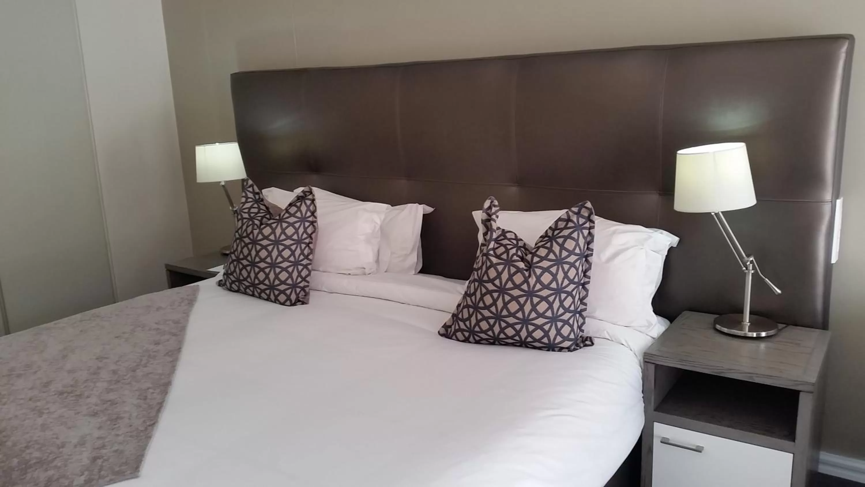 Bedroom, Bed in Lagoon Beach Hotel & Spa