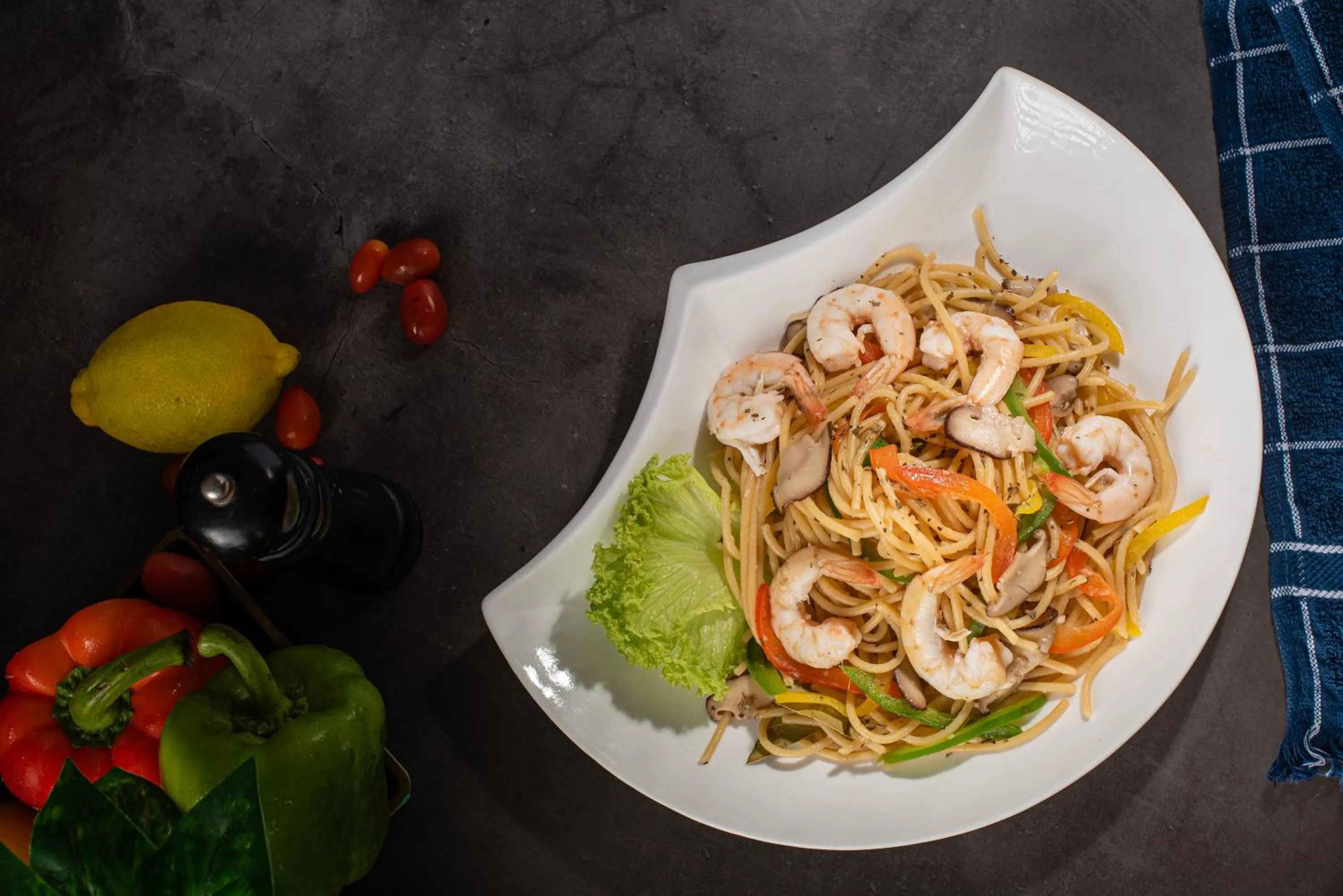 Restaurant/places to eat in Holiday Inn Express & Suites Johor Bahru by IHG