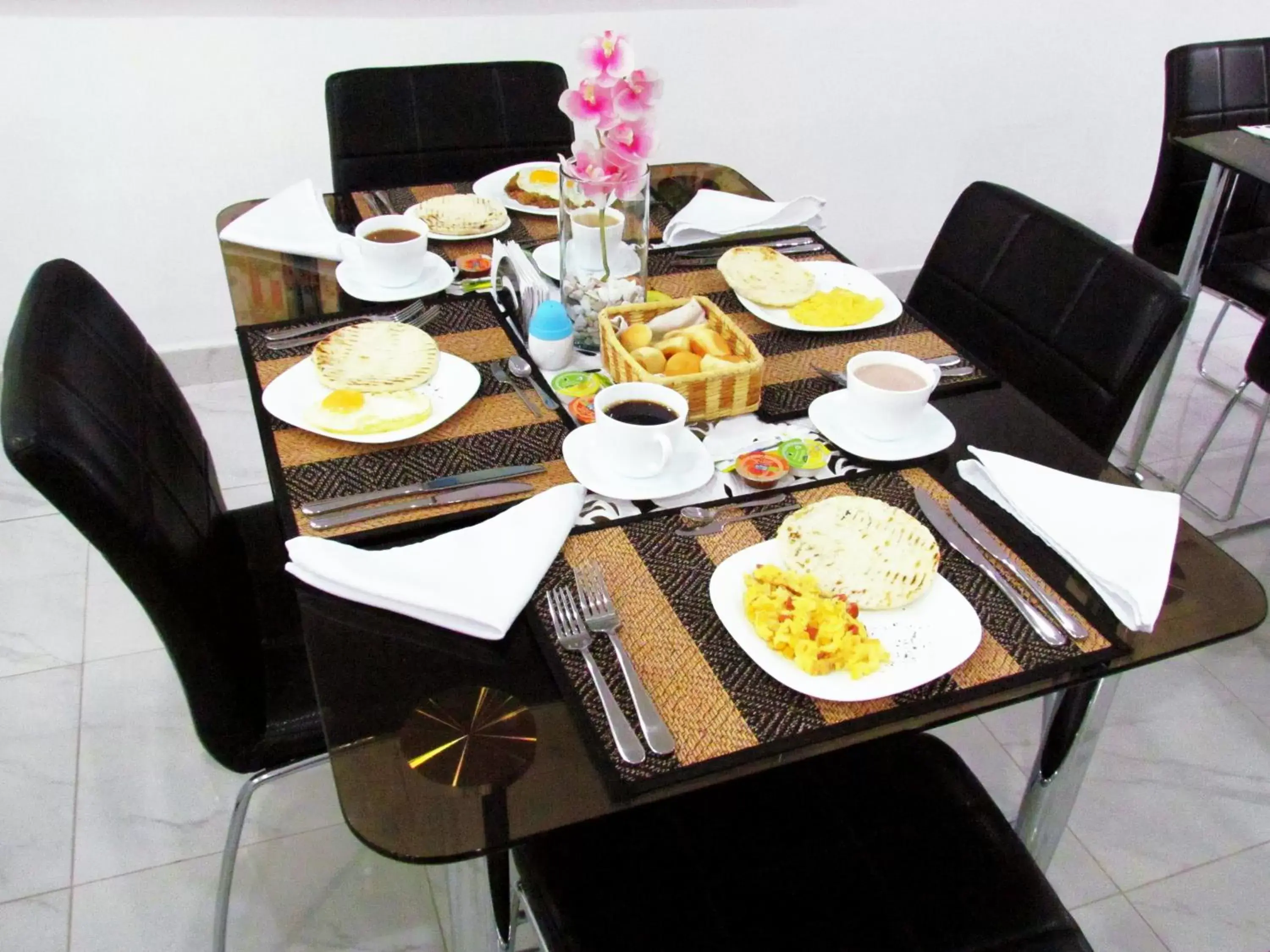 Dining area, Restaurant/Places to Eat in Hotel Montes De La Castellana