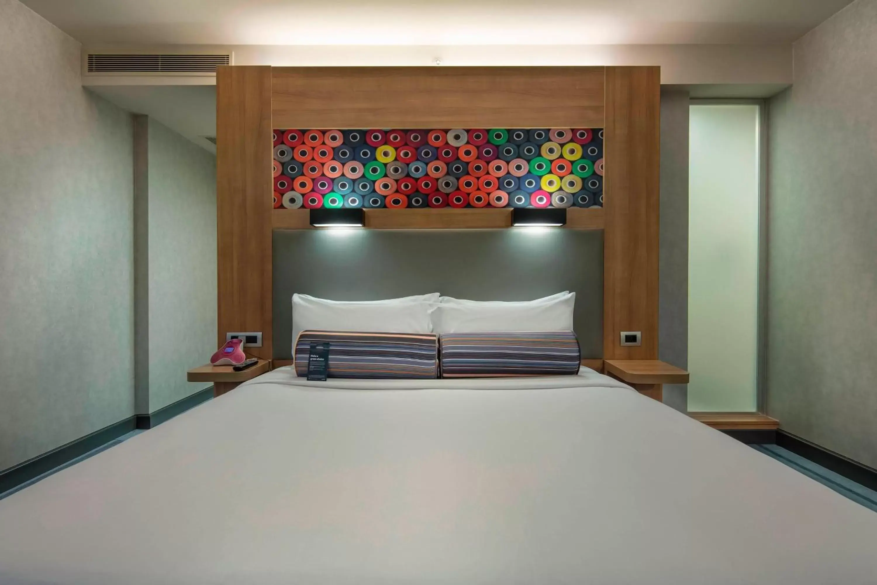 Photo of the whole room, Bed in Aloft Bursa Hotel