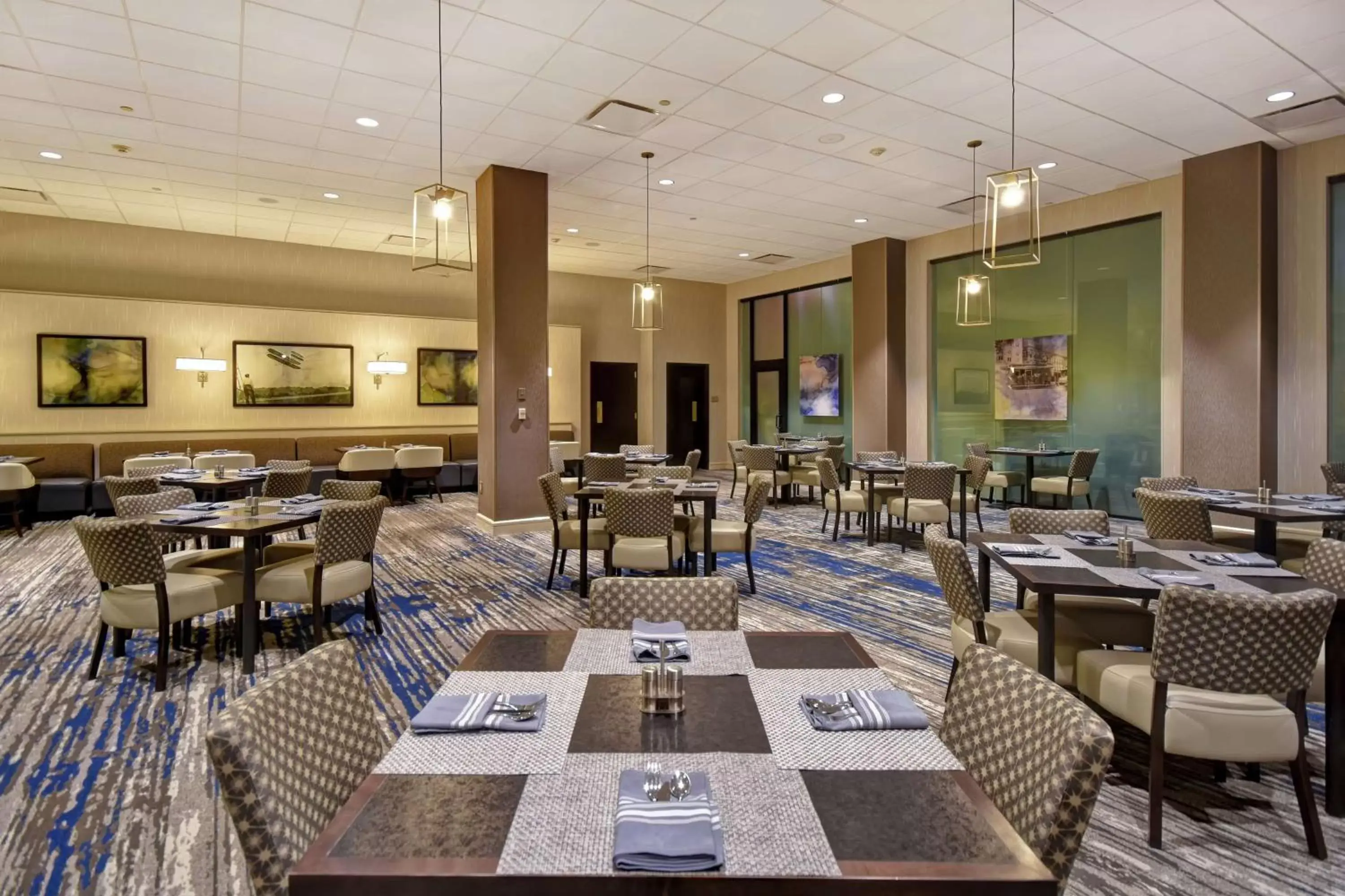 Restaurant/places to eat in Embassy Suites Montgomery - Hotel & Conference Center Restaurant/places to eat in Embassy Suites Montgomery - Hotel & Conference Center