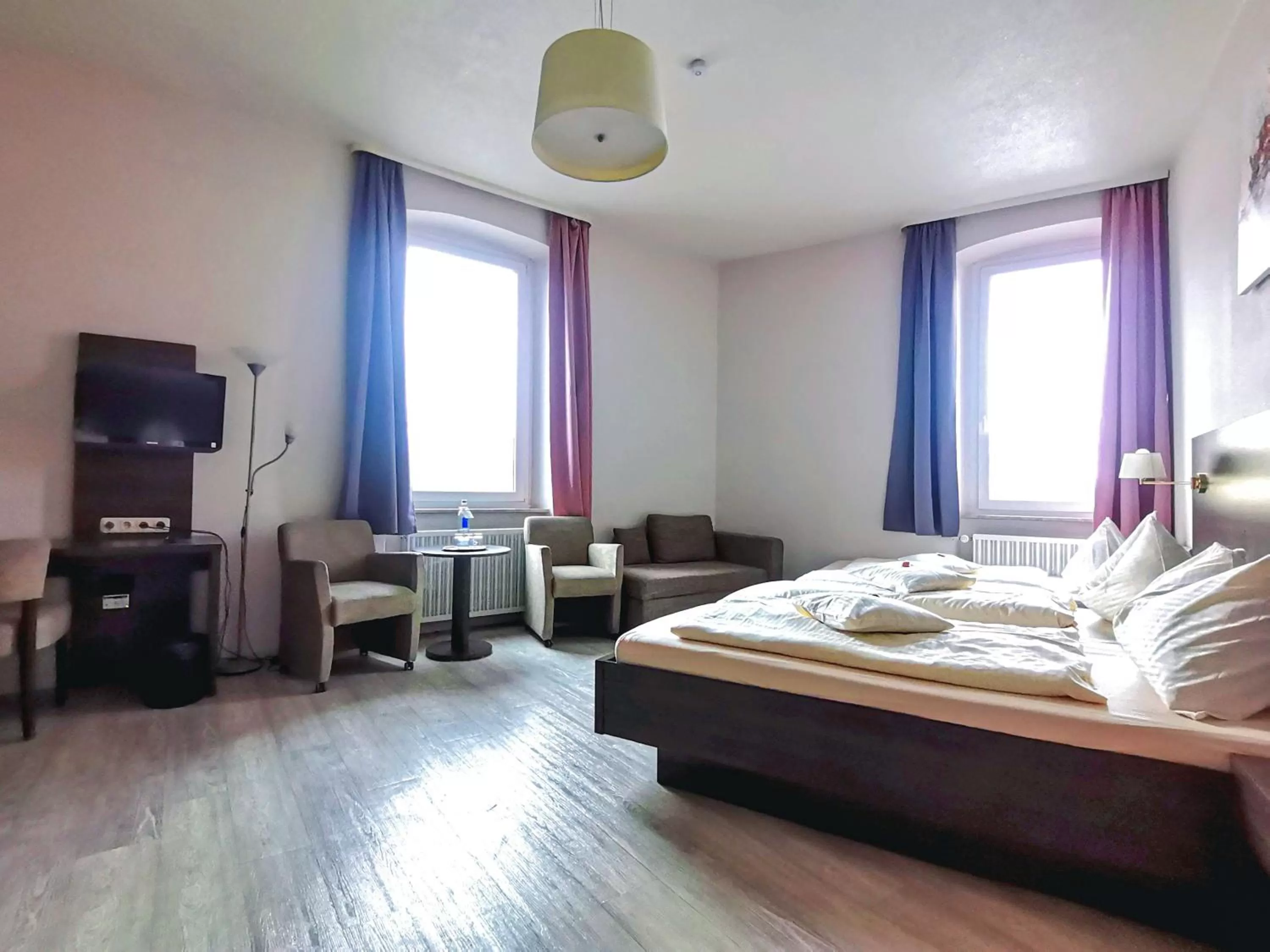 Bed in Hotel Kitzinger Hof an der B8