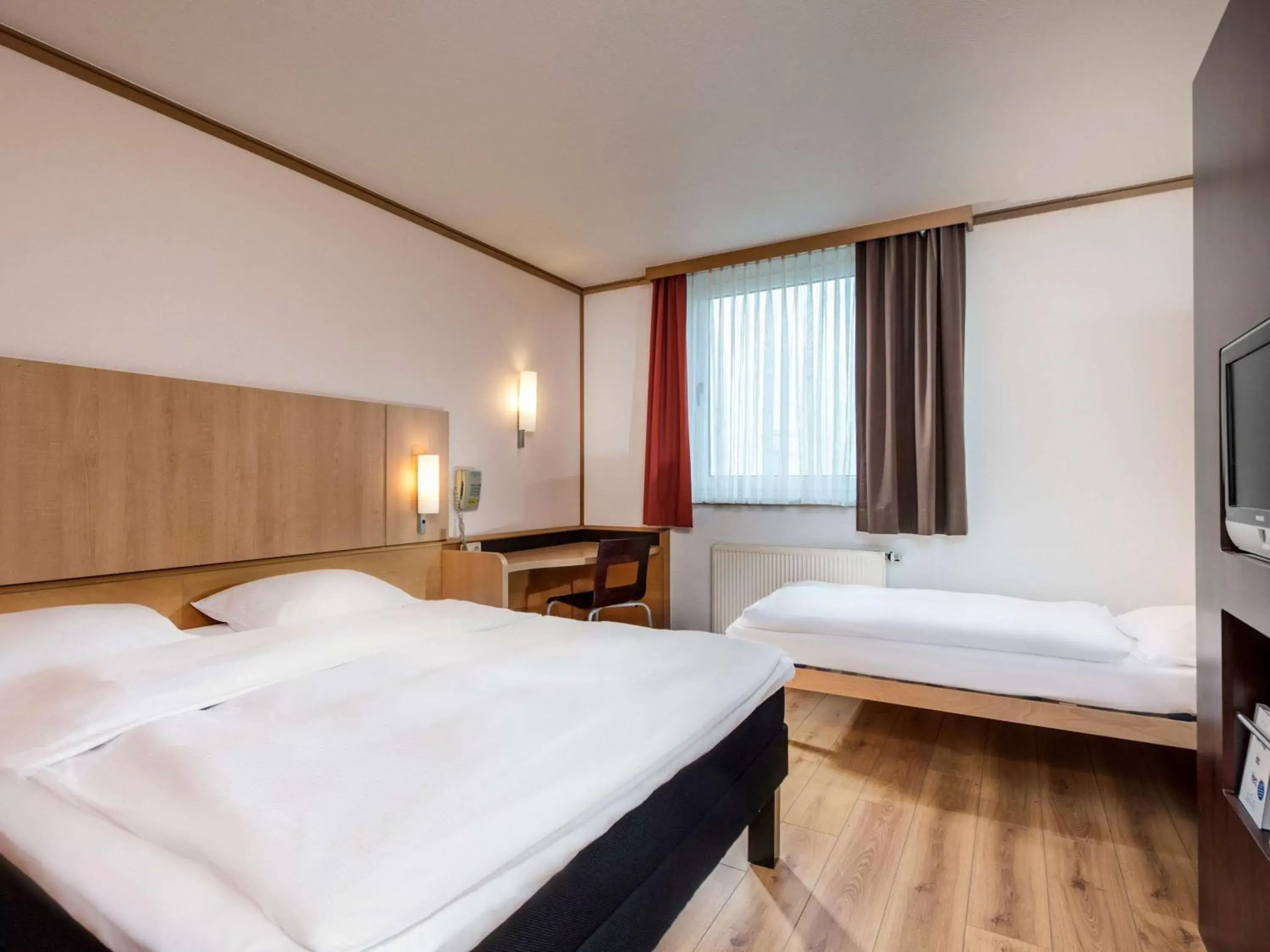 Photo of the whole room, Bed in ibis Hotel Eisenach