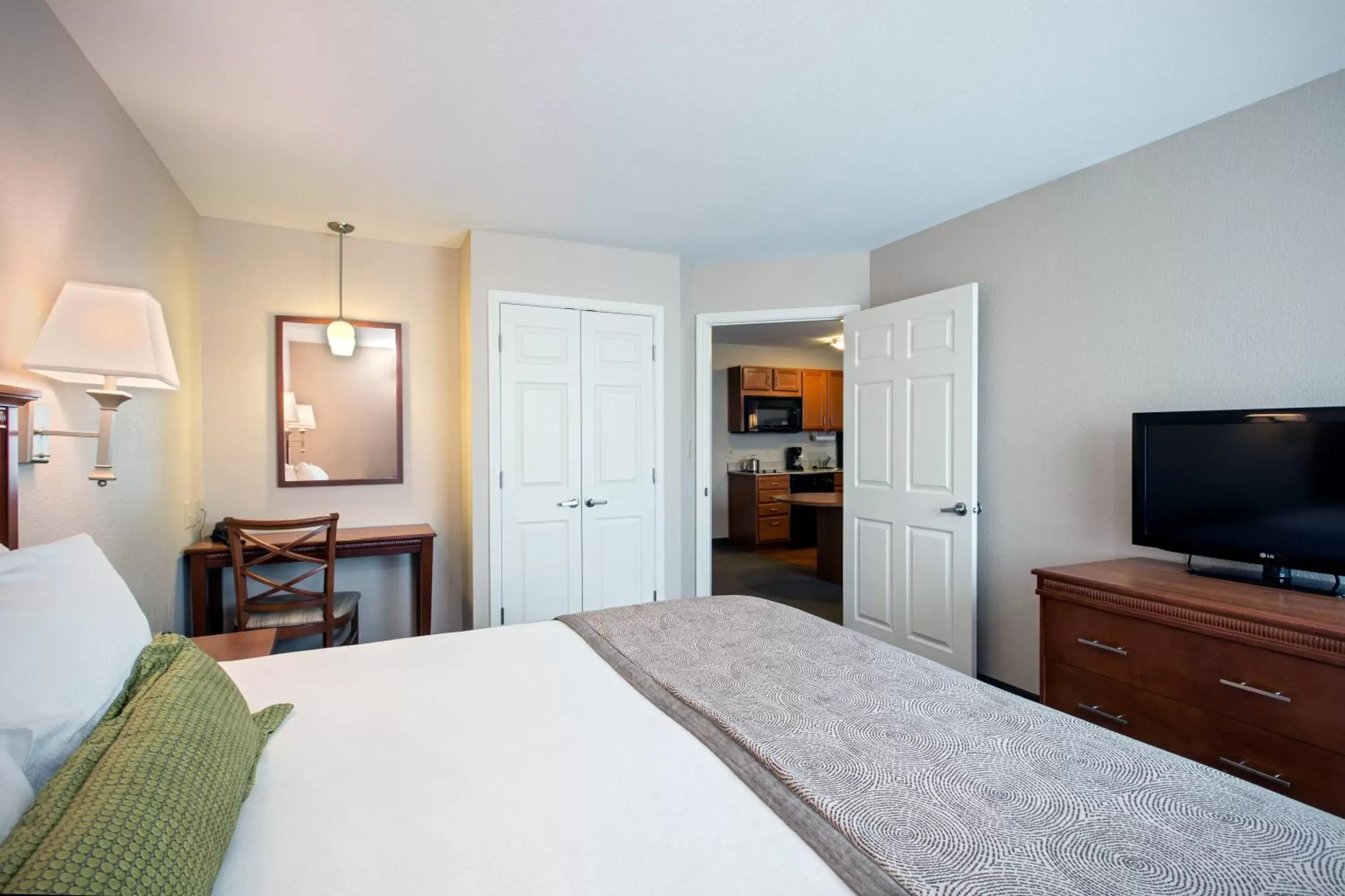Photo of the whole room, Bed in Candlewood Suites Indianapolis Northwest, an IHG Hotel