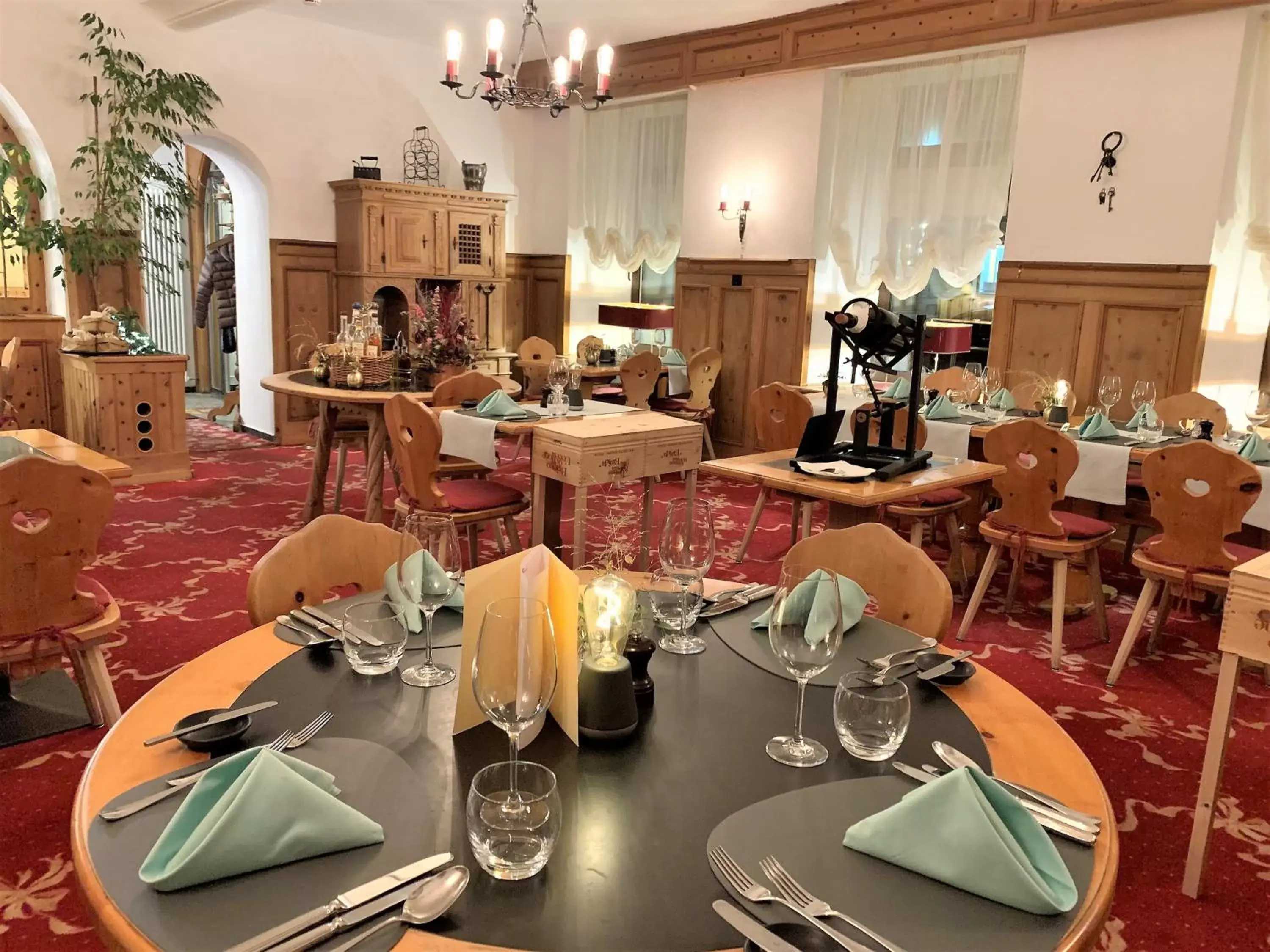 Restaurant/Places to Eat in Hotel Bernina