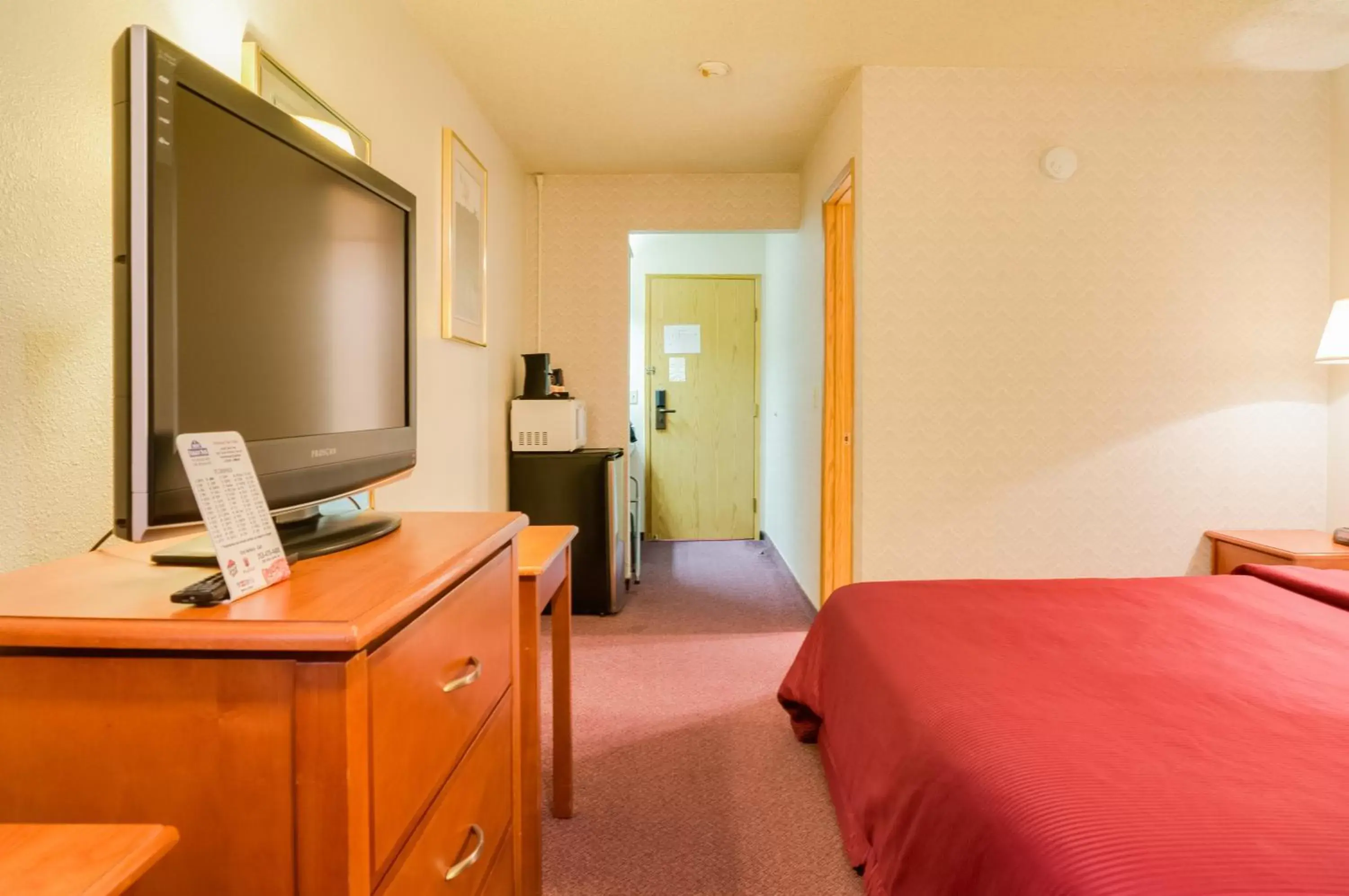 Photo of the whole room, TV/Entertainment Center in GuestHouse Inn Fife