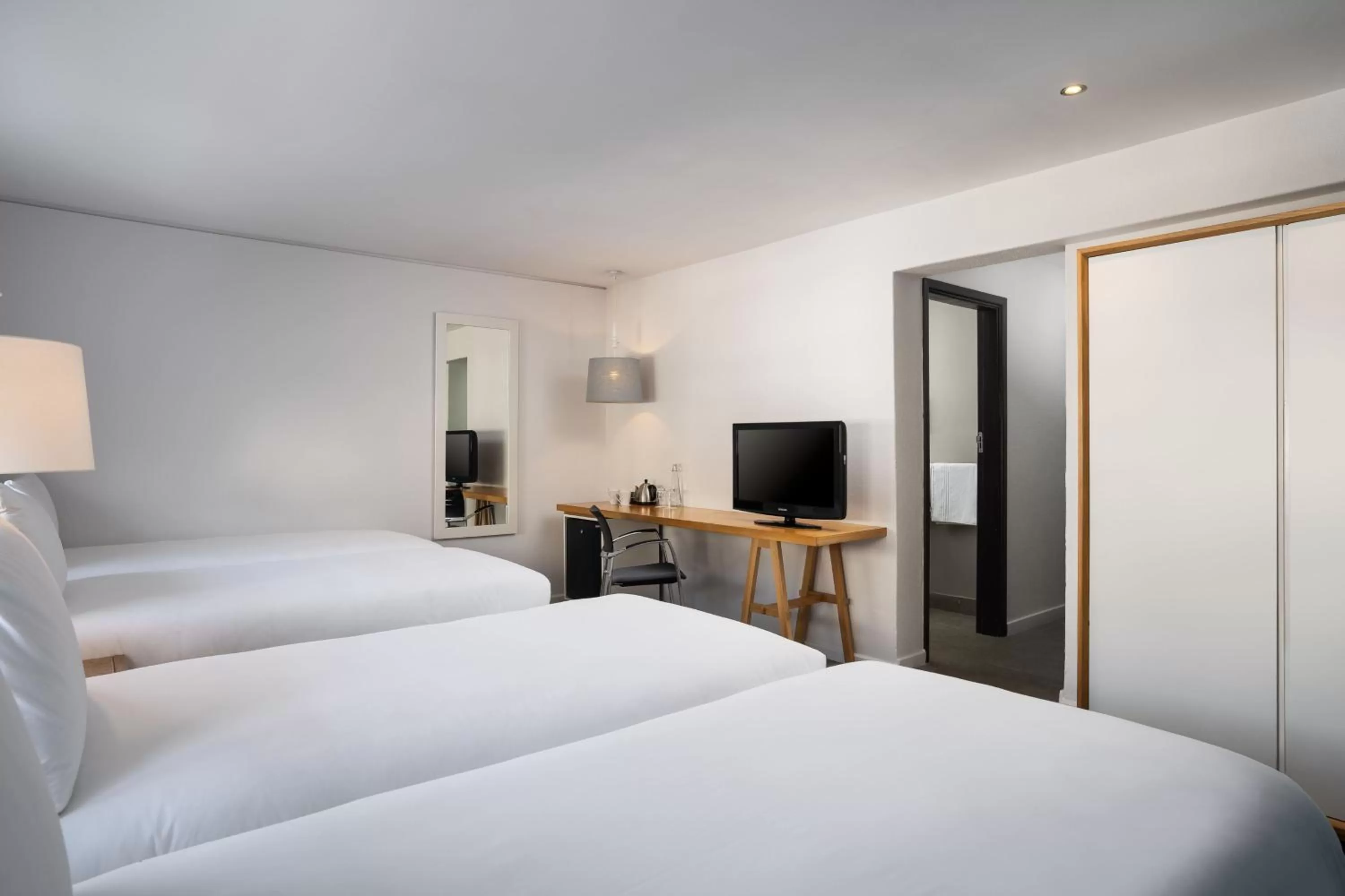 Photo of the whole room, Bed in Protea Hotel by Marriott Cape Town Sea Point