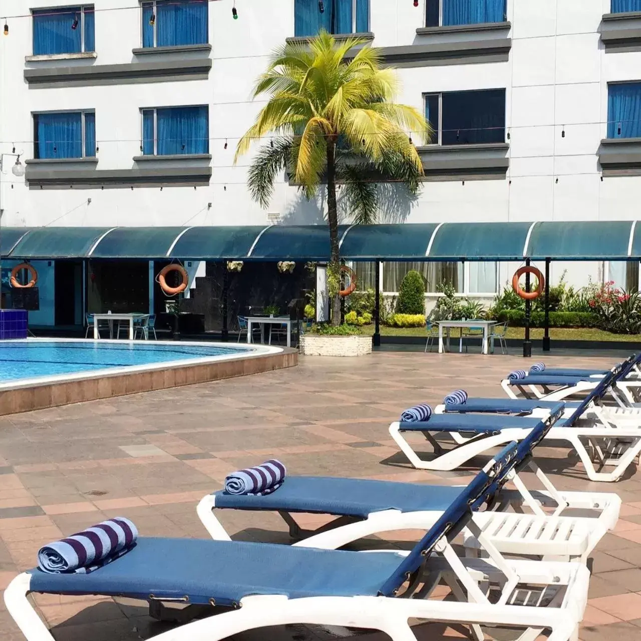 Pool view, Swimming Pool in Grand Mercure Medan Angkasa