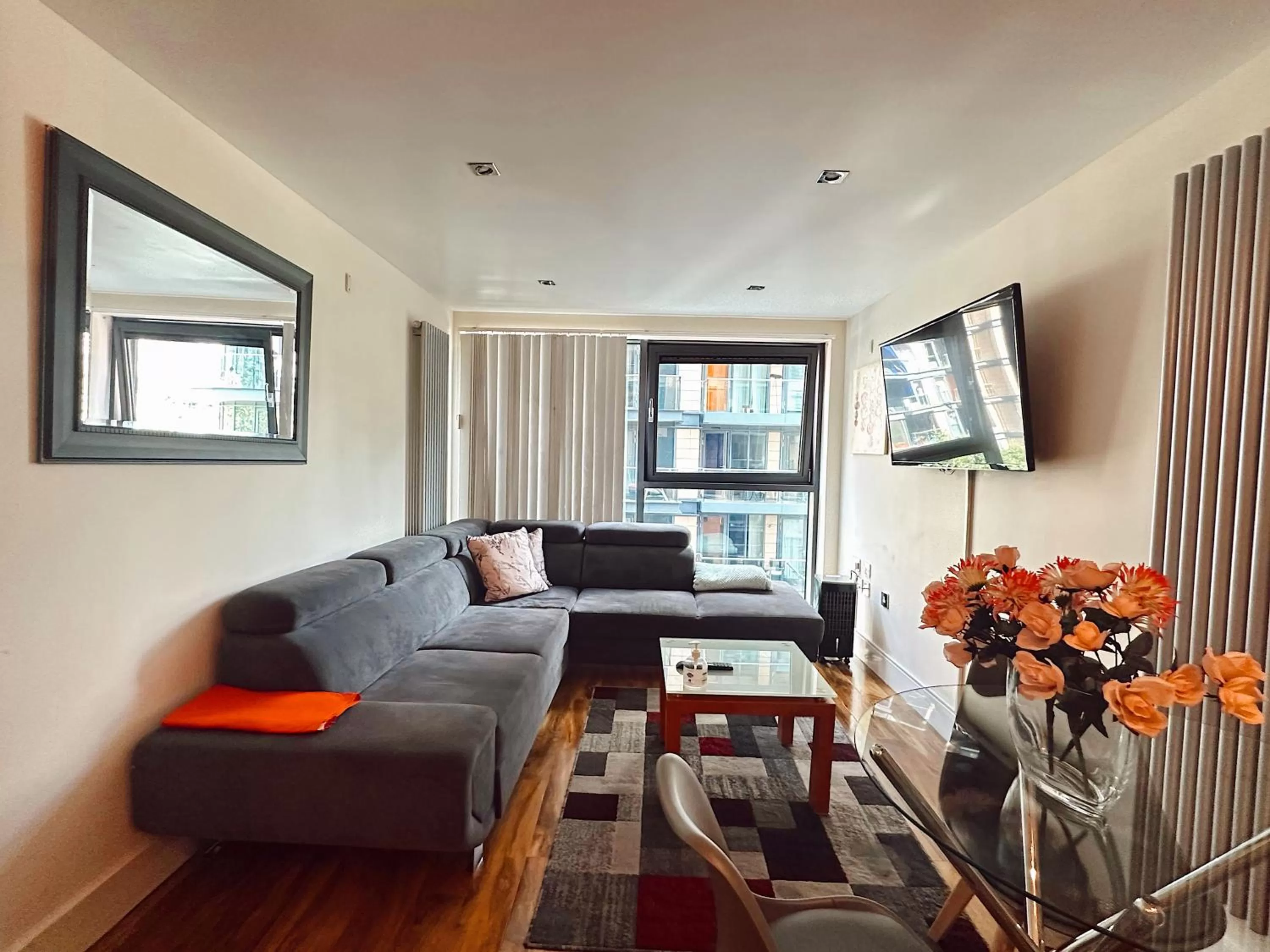 TV and multimedia in Canary Wharf - Luxury Apartments