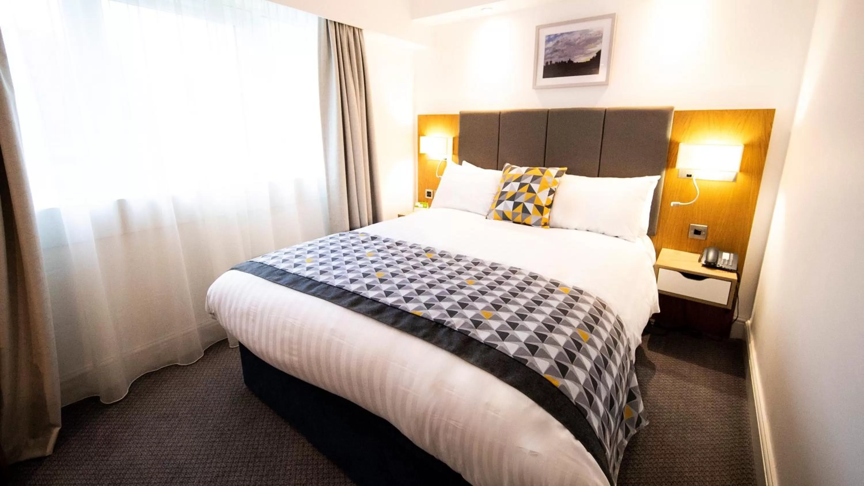 Photo of the whole room, Bed in Holiday Inn Kenilworth - Warwick by IHG